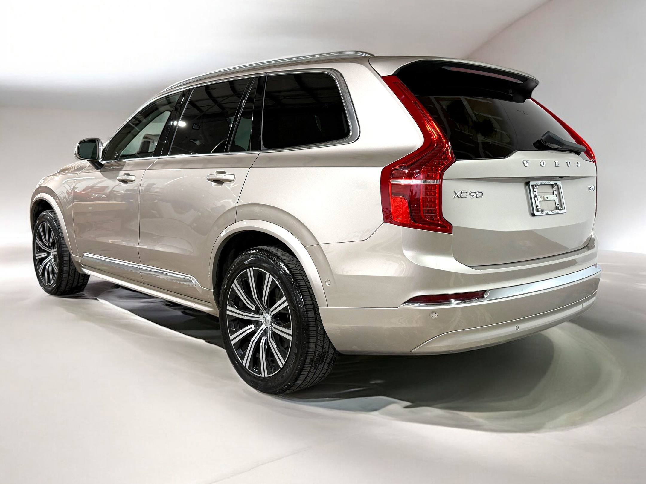 2023 Volvo XC90 AWD Plus photo 2