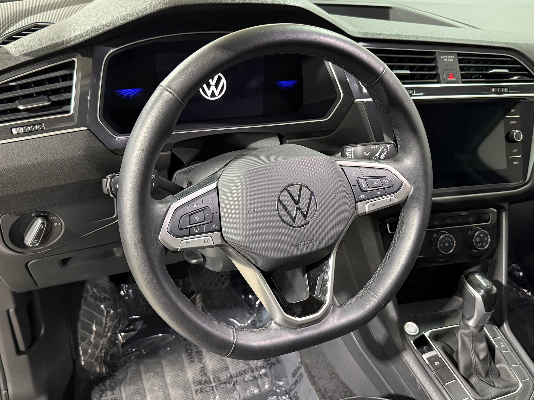 2024 Volkswagen Tiguan Wolfsburg Edition photo 2