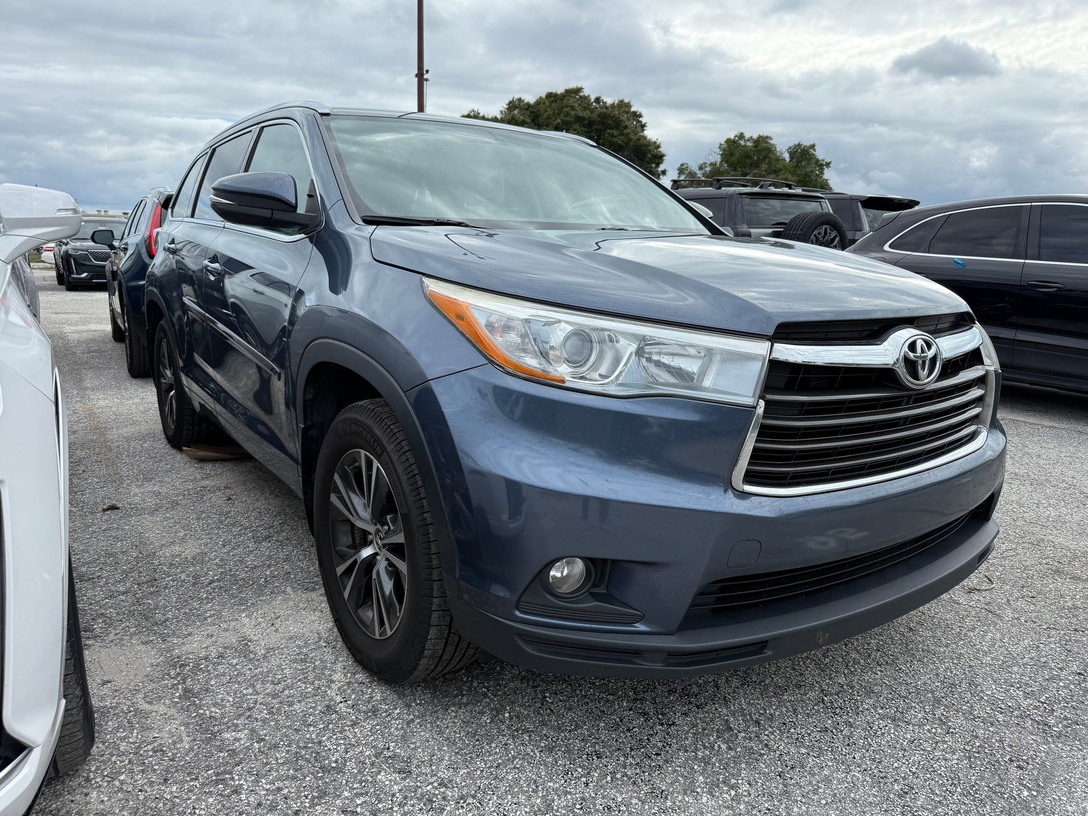 2016 Toyota Highlander XLE photo 3