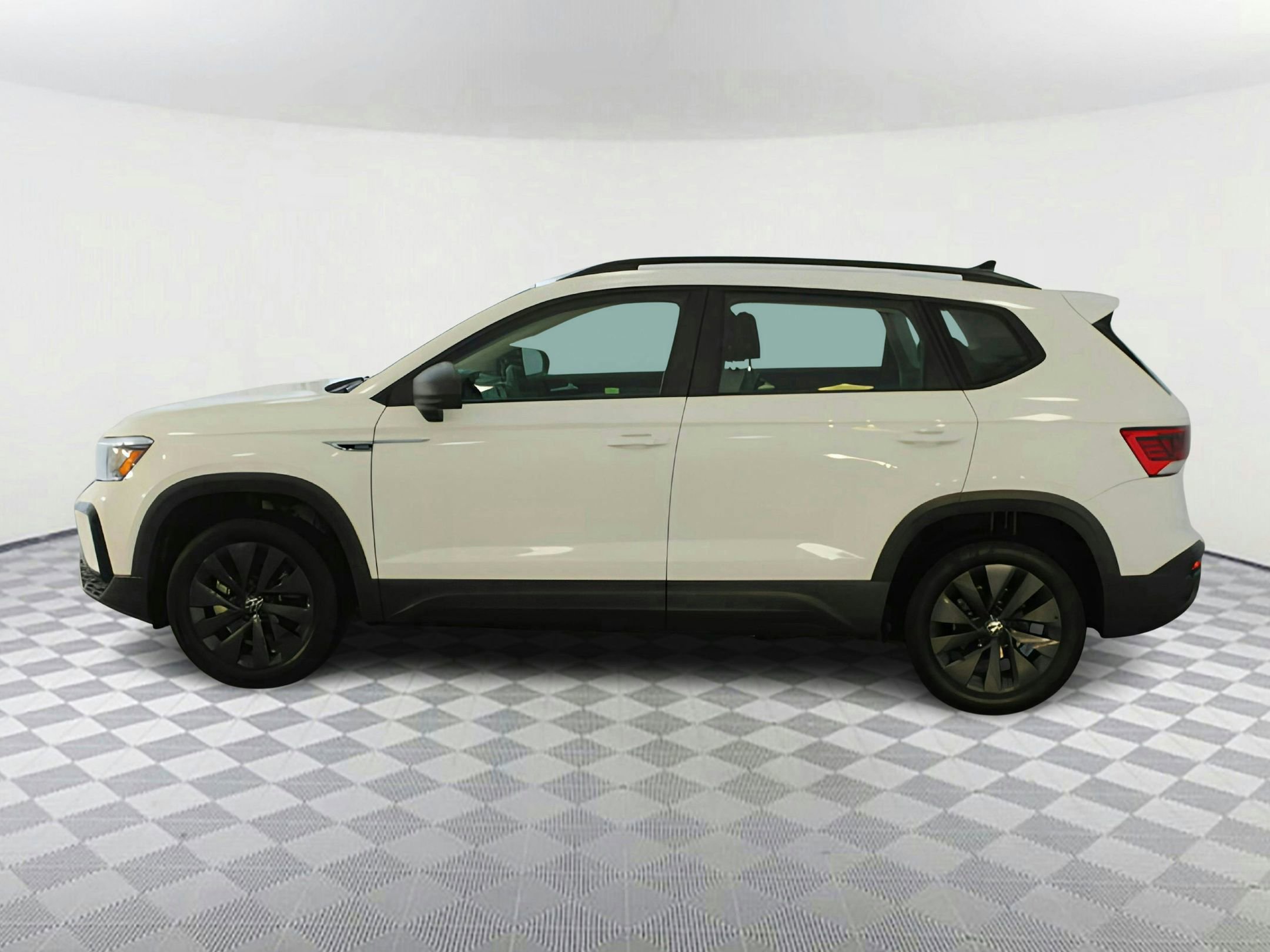 2022 Volkswagen Taos S photo 2