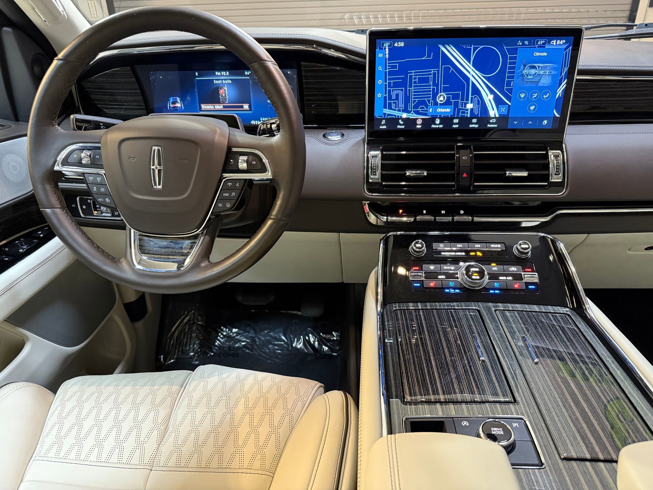 2023 Lincoln Navigator Black Label photo 3