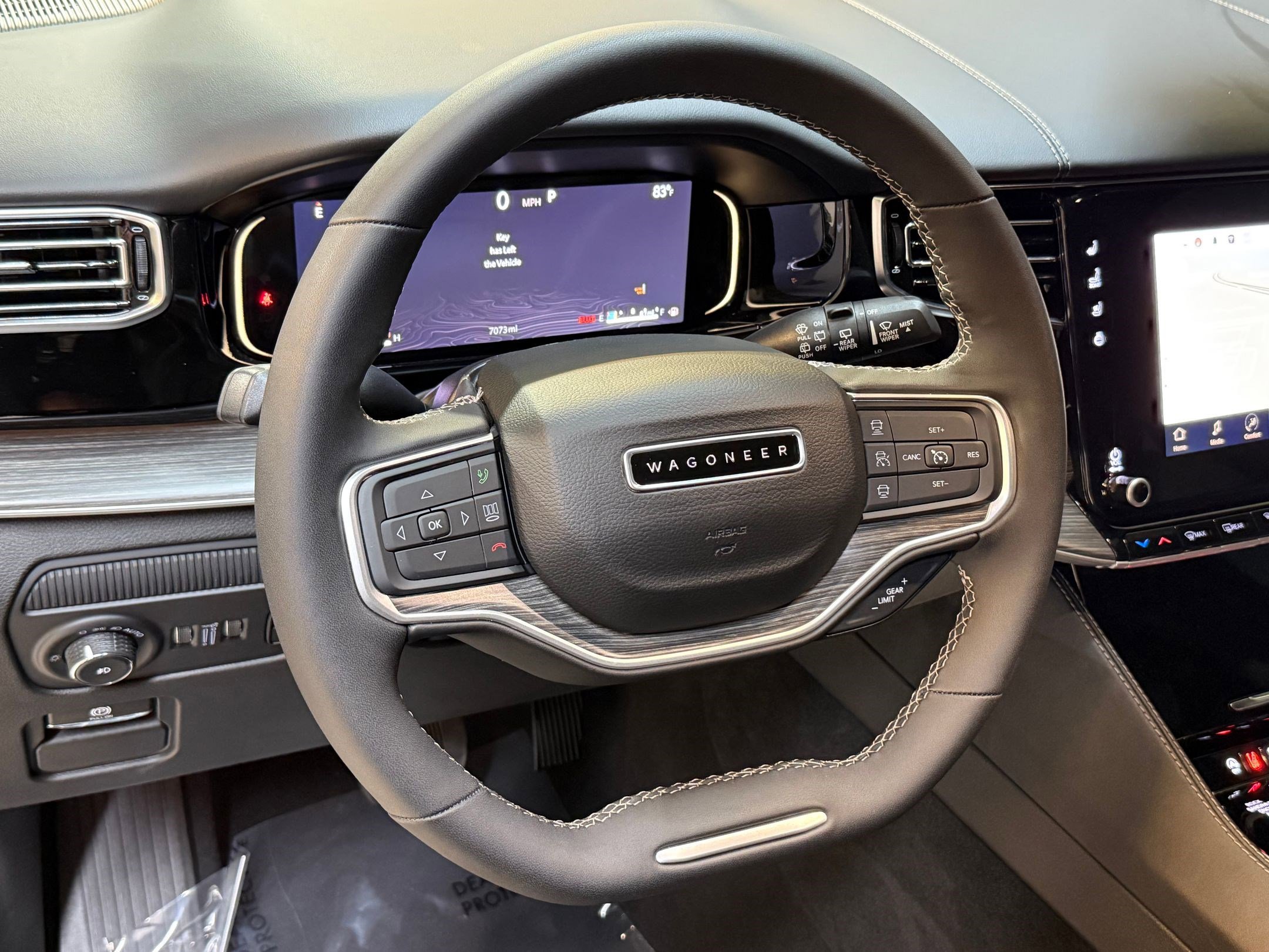 2024 Jeep Wagoneer L Series III photo 3