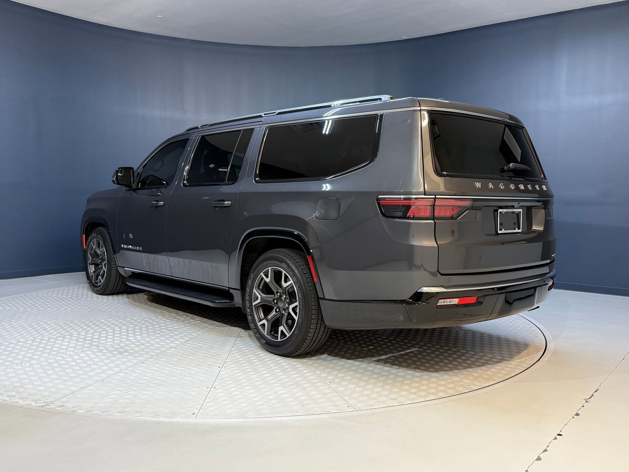 2024 Jeep Wagoneer L Series III photo 2