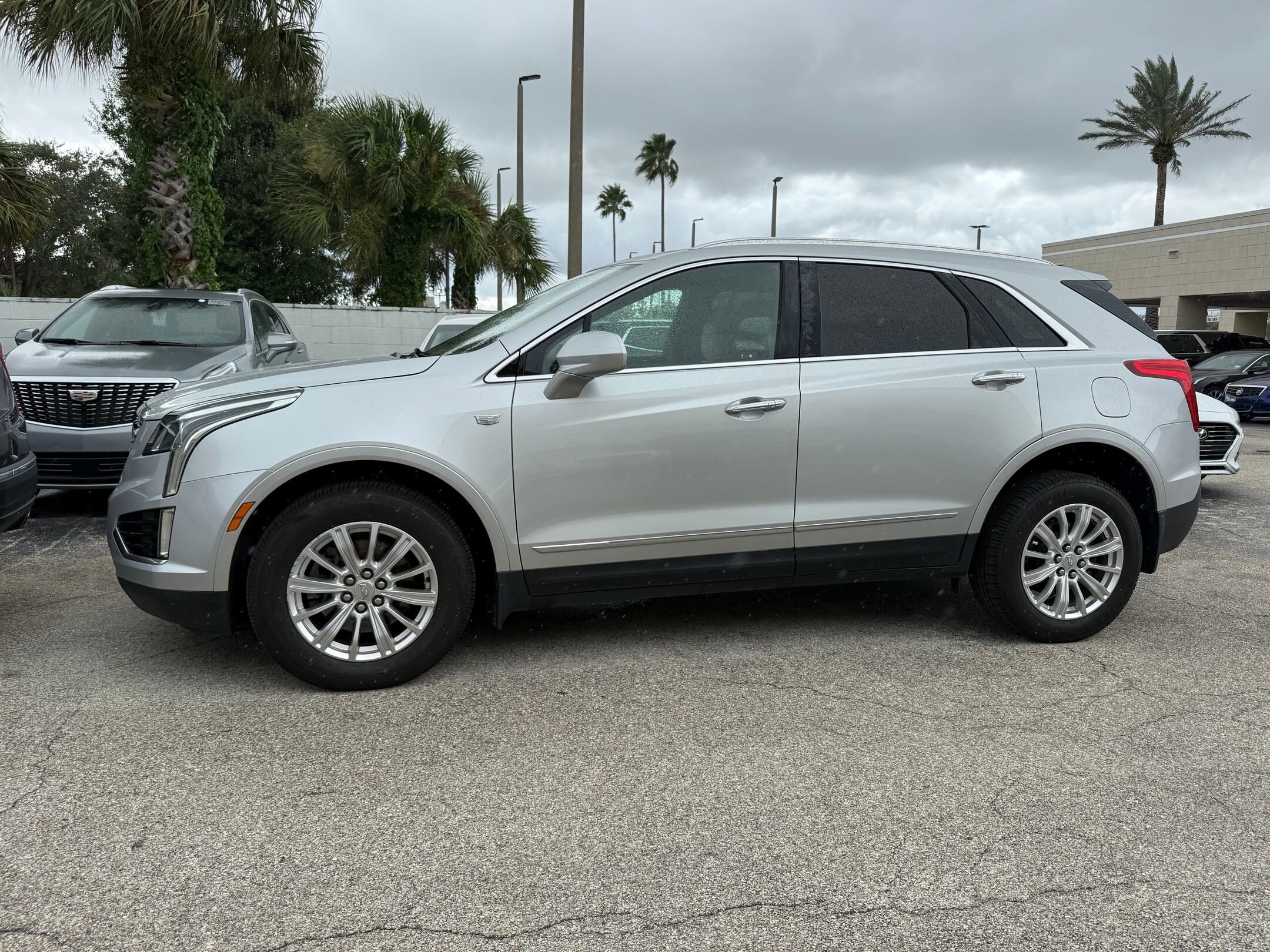 2019 Cadillac XT5 photo 2