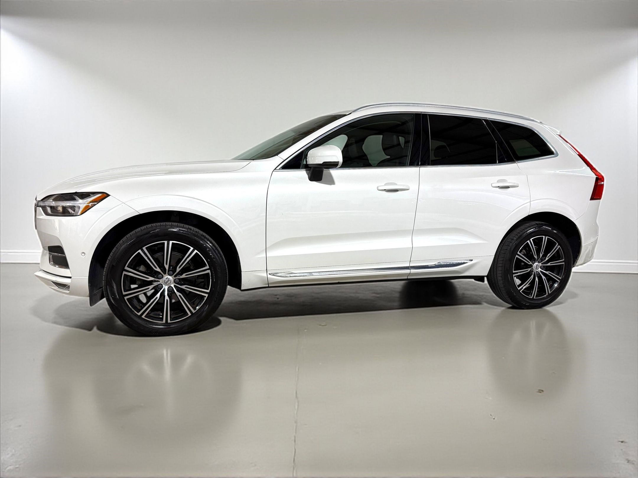 2019 Volvo XC60 T5 Inscription photo 2