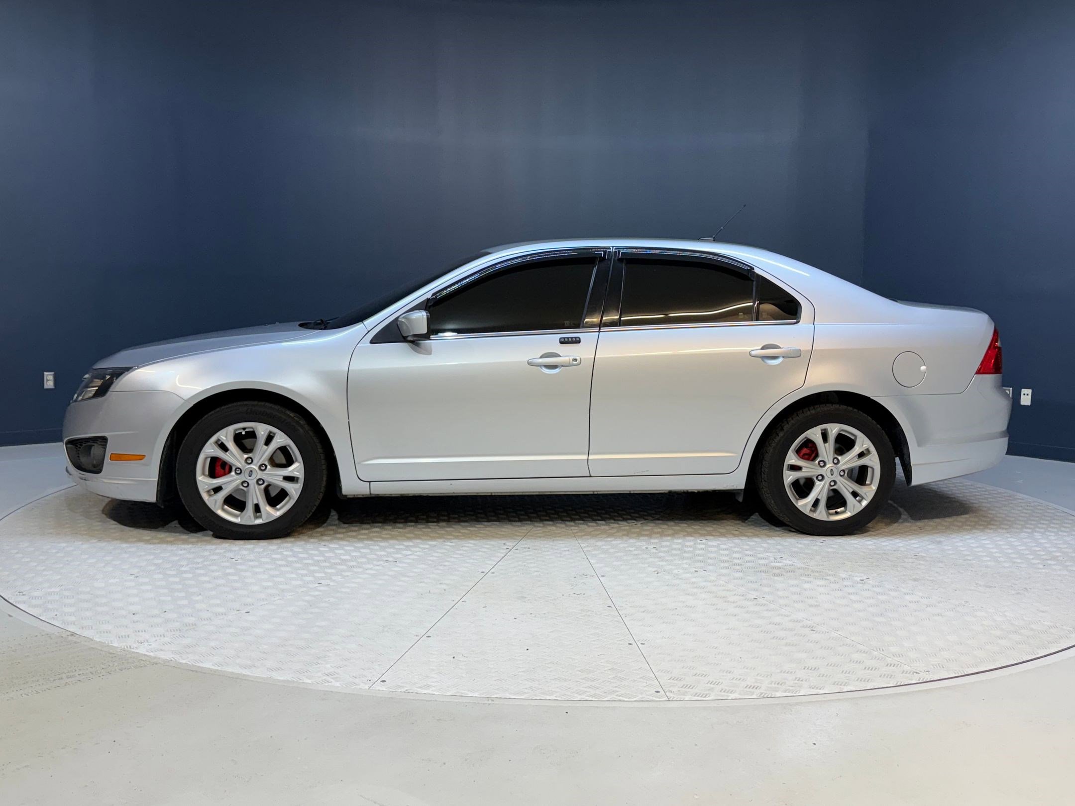 2012 Ford Fusion SE photo 2