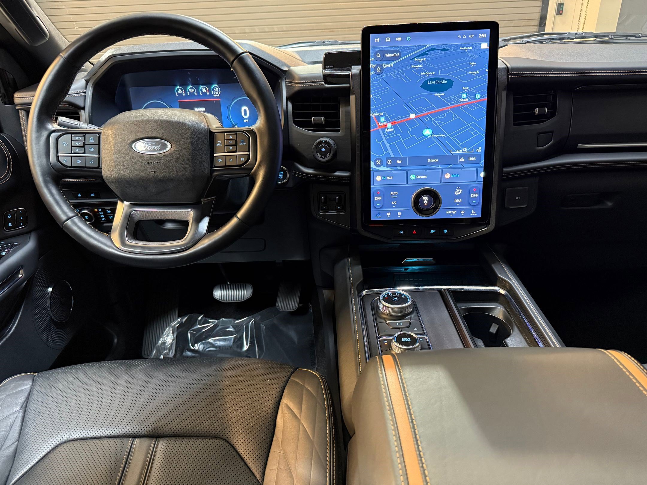 2023 Ford Expedition MAX Platinum photo 4