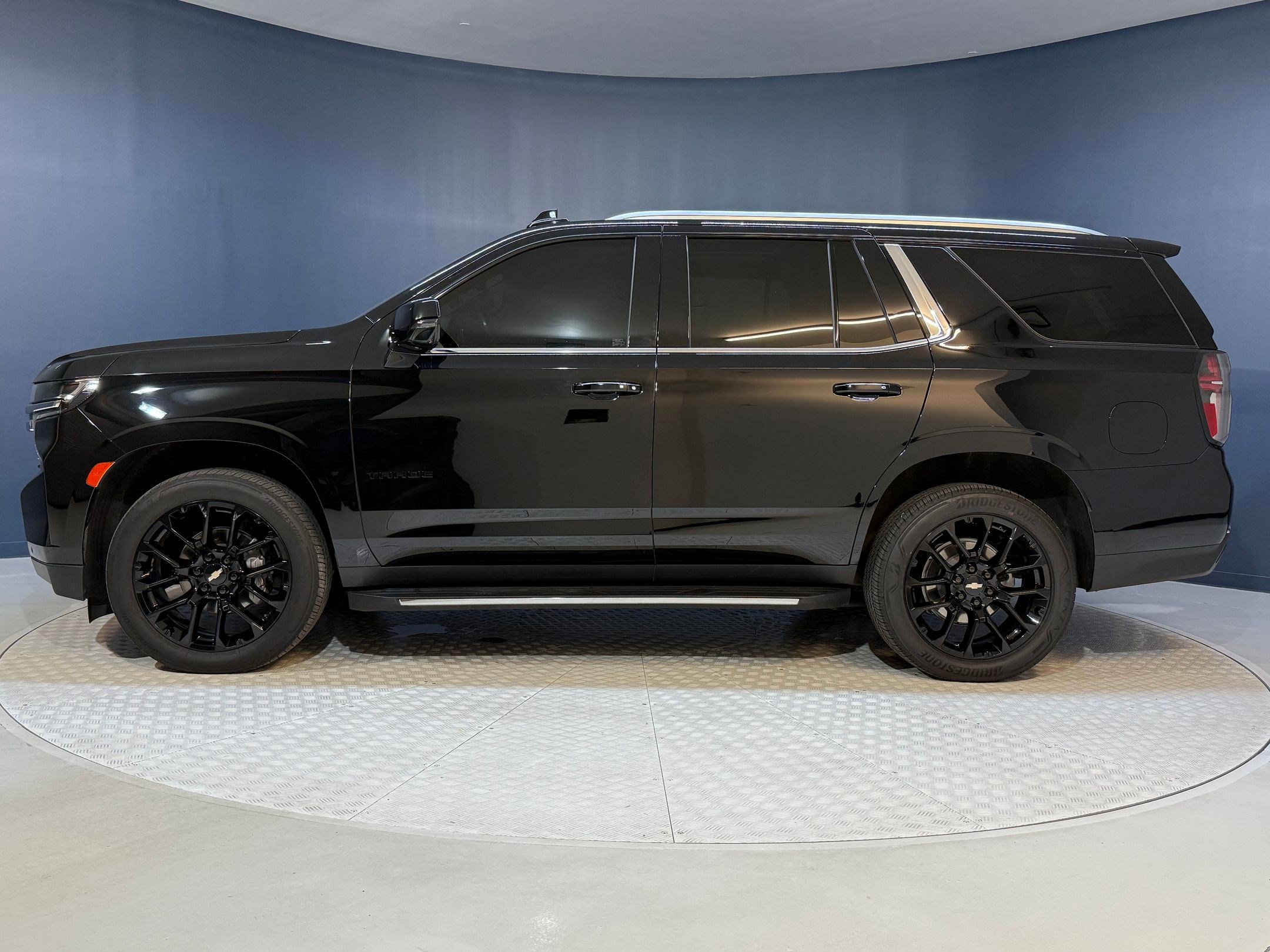 2023 Chevrolet Tahoe LT photo 2