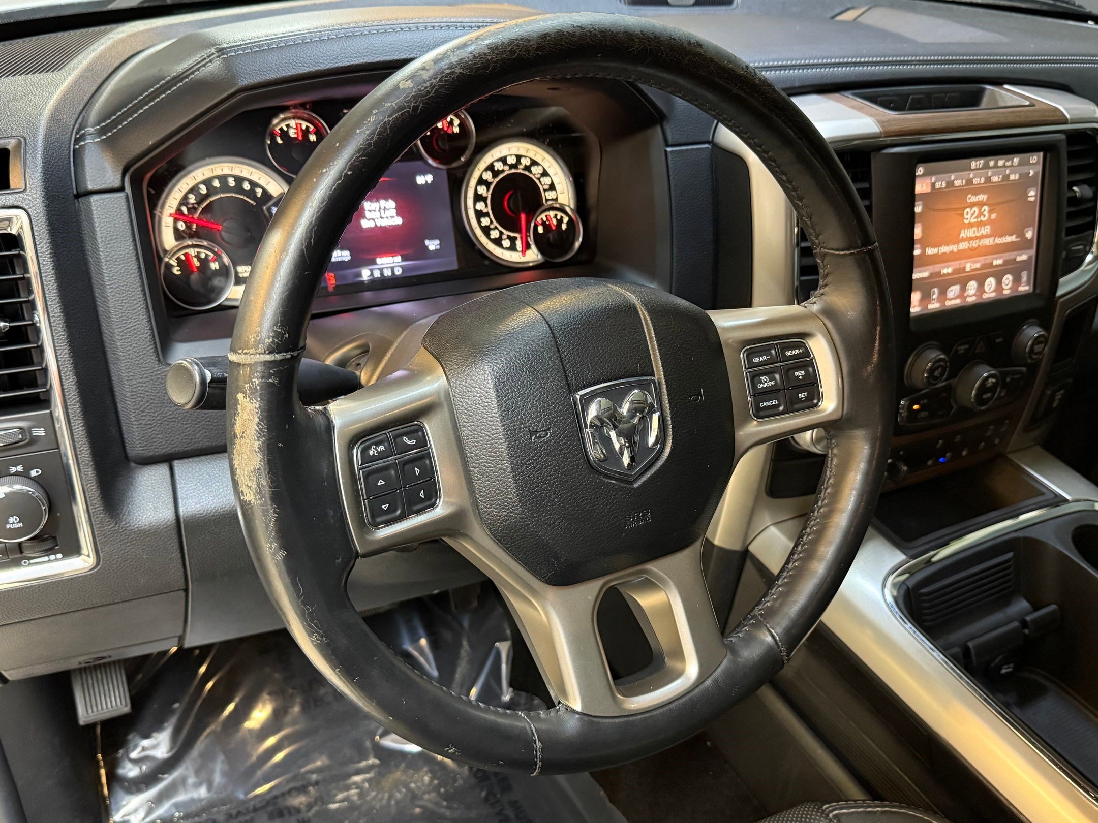 2016 Ram 1500 Laramie photo 4