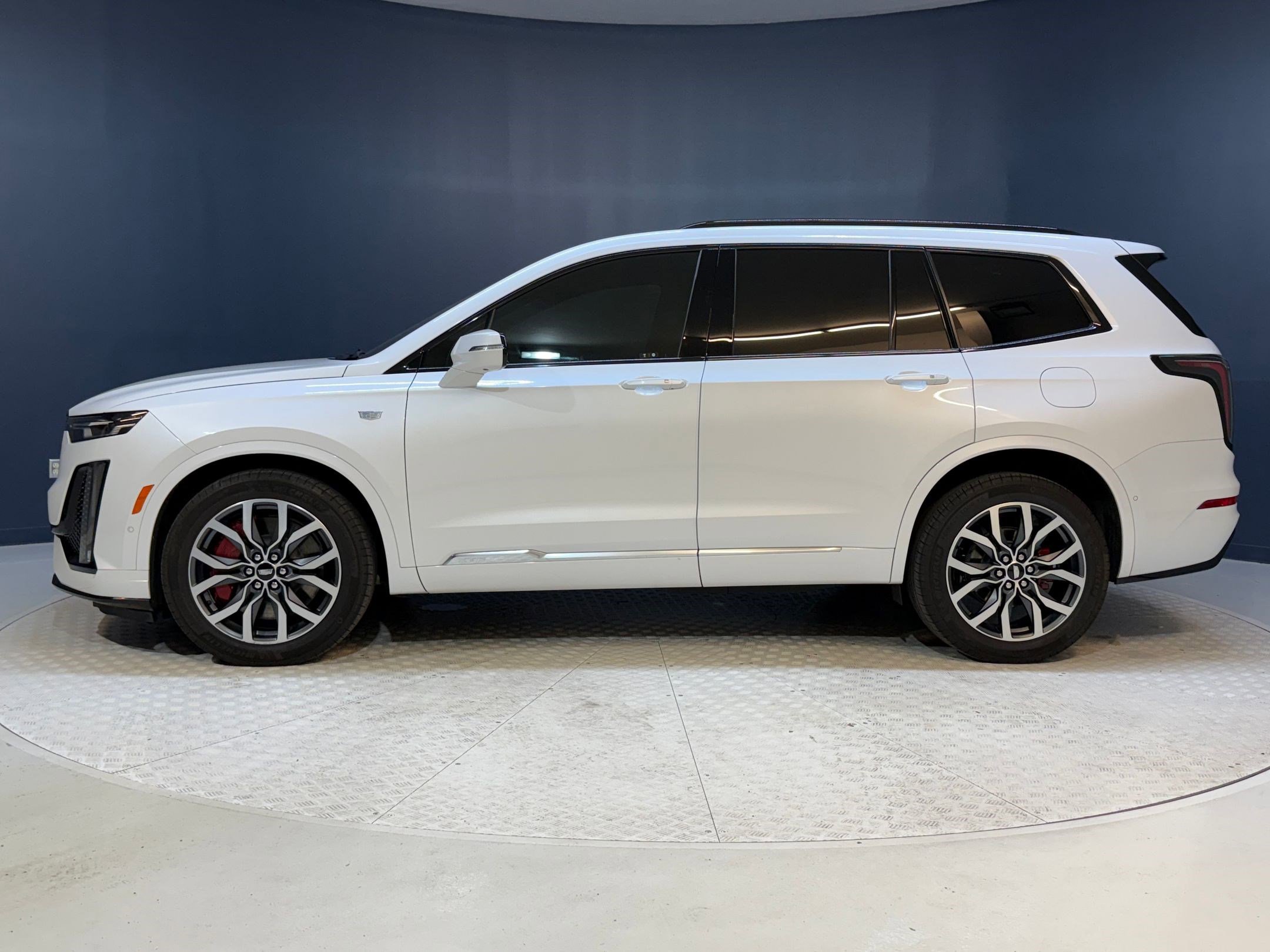 2024 Cadillac XT6 Sport photo 2