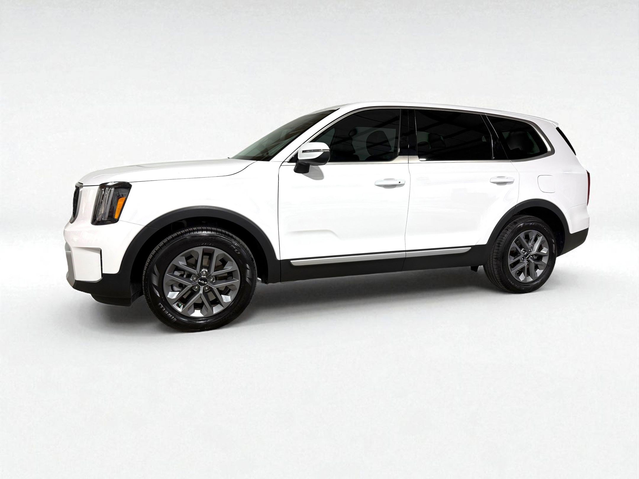 2024 Kia Telluride LX photo 2