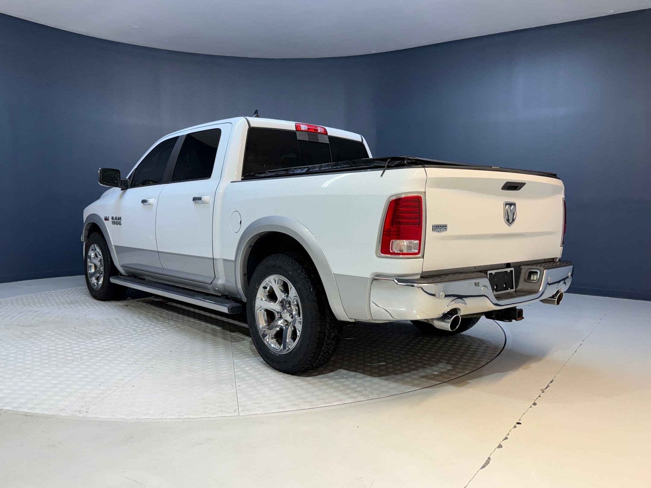 2016 Ram 1500 Laramie photo 3