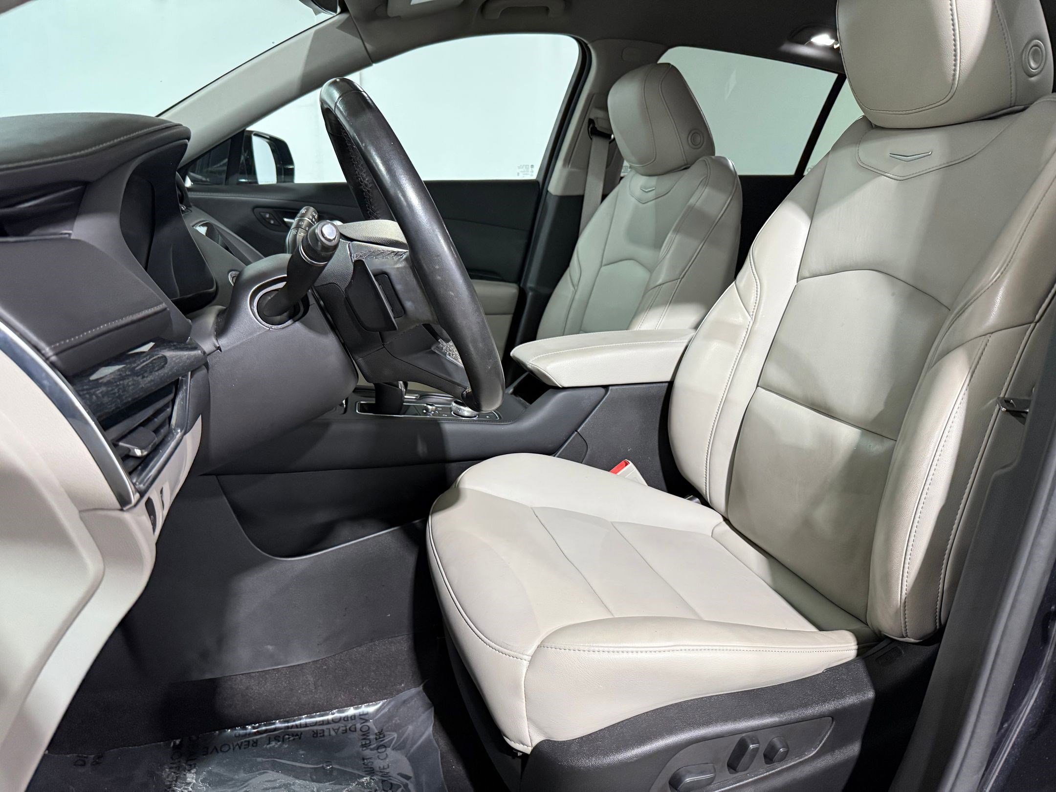 2023 Cadillac XT4 Premium Luxury photo 2