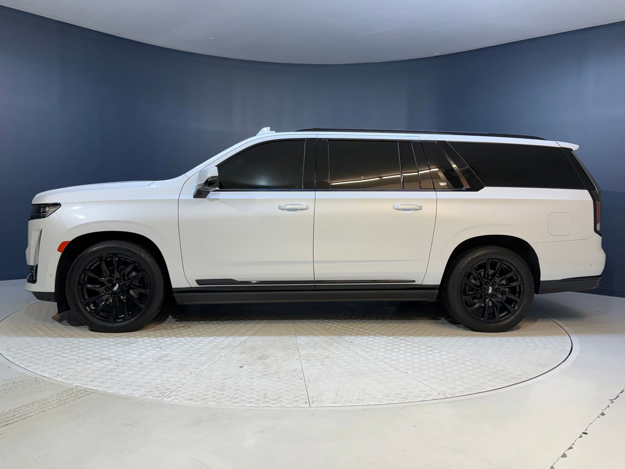 2021 Cadillac Escalade ESV Sport photo 2