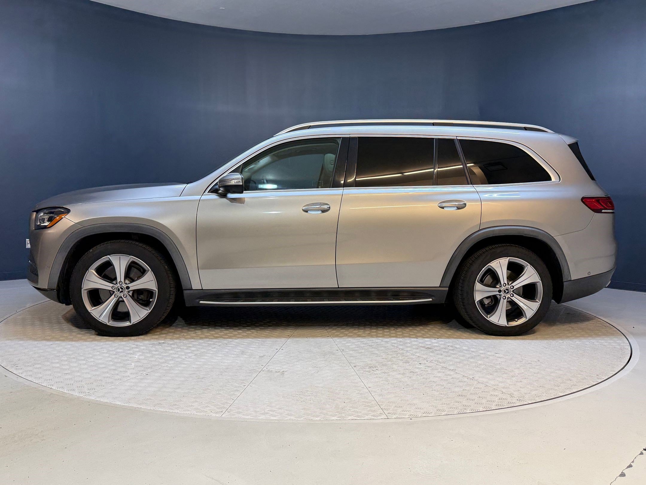 2021 Mercedes Benz GLS 450 photo 2