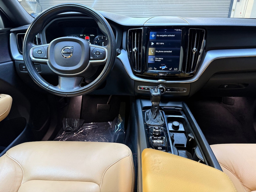 Used 2020 Volvo XC60 Momentum SUV