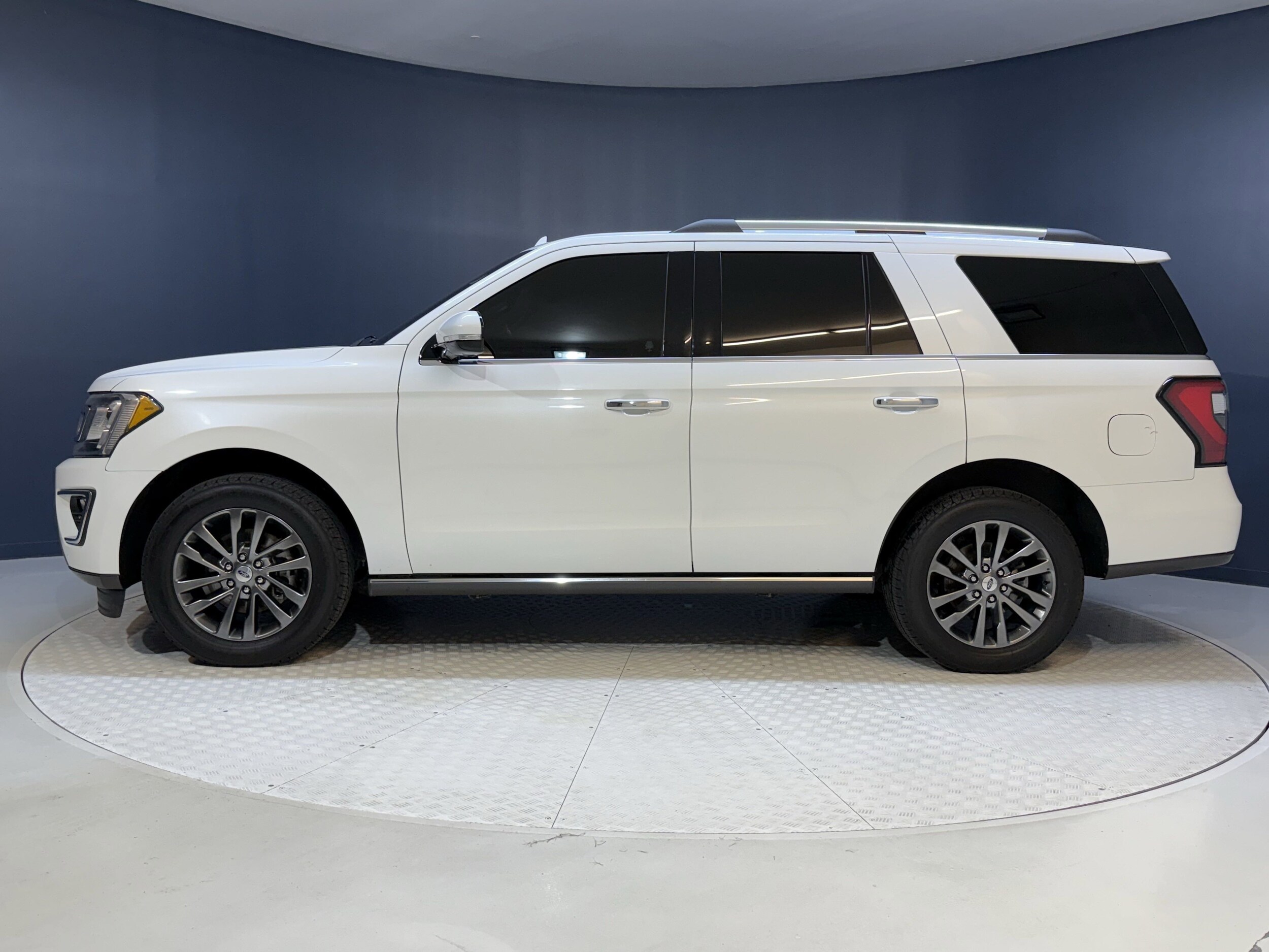 2021 Ford Expedition Limited photo 2