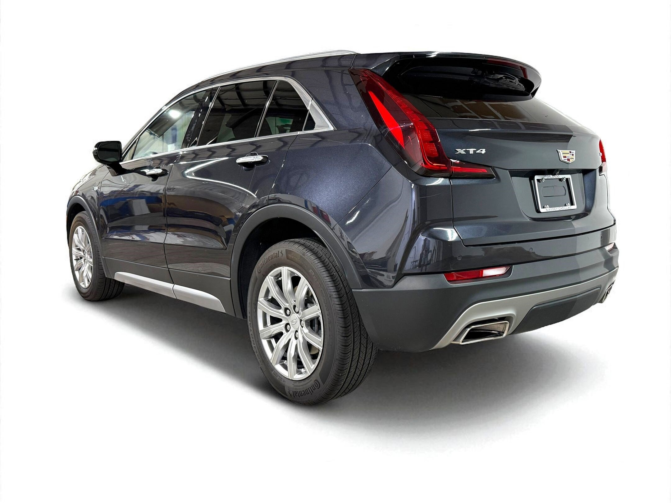 2023 Cadillac XT4 Premium Luxury photo 2