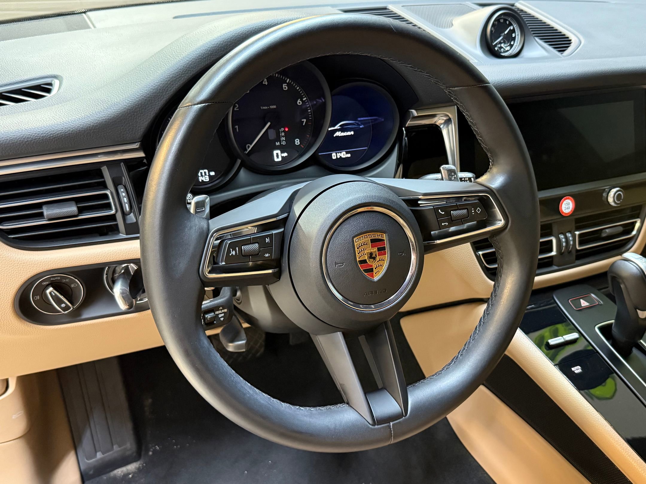 2023 Porsche Macan T photo 4