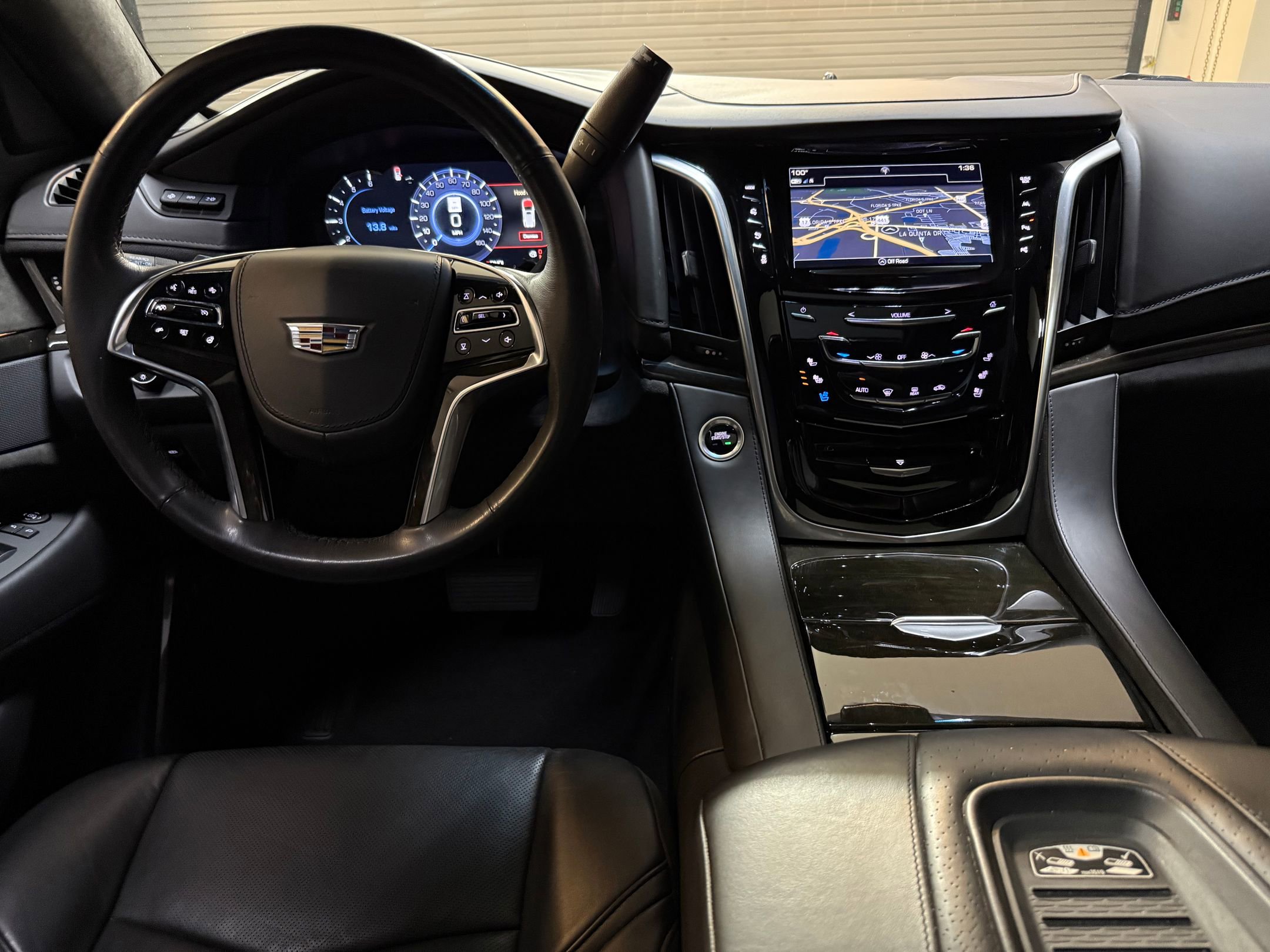 2019 Cadillac Escalade Platinum photo 4
