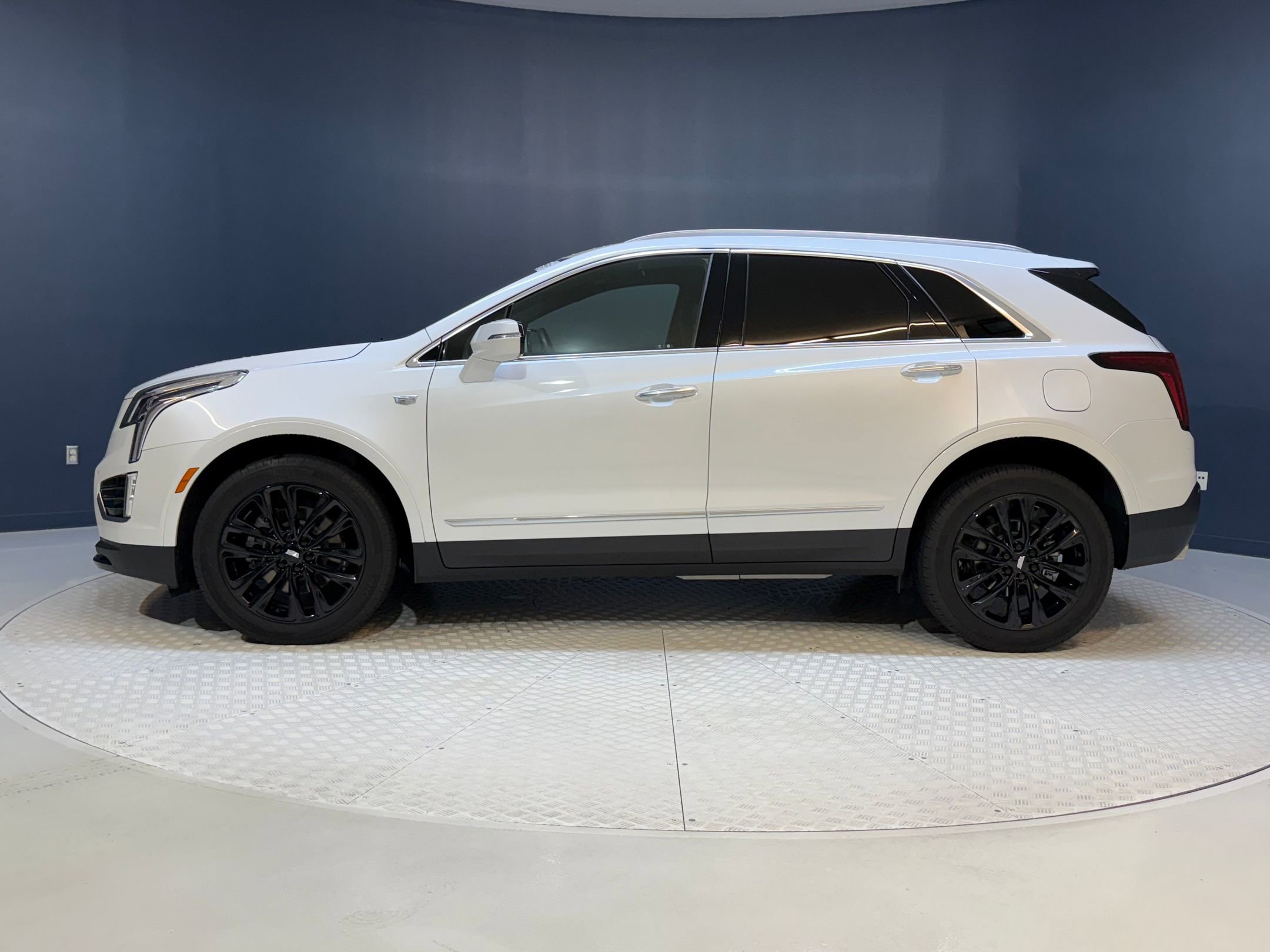 2022 Cadillac XT5 Luxury photo 2