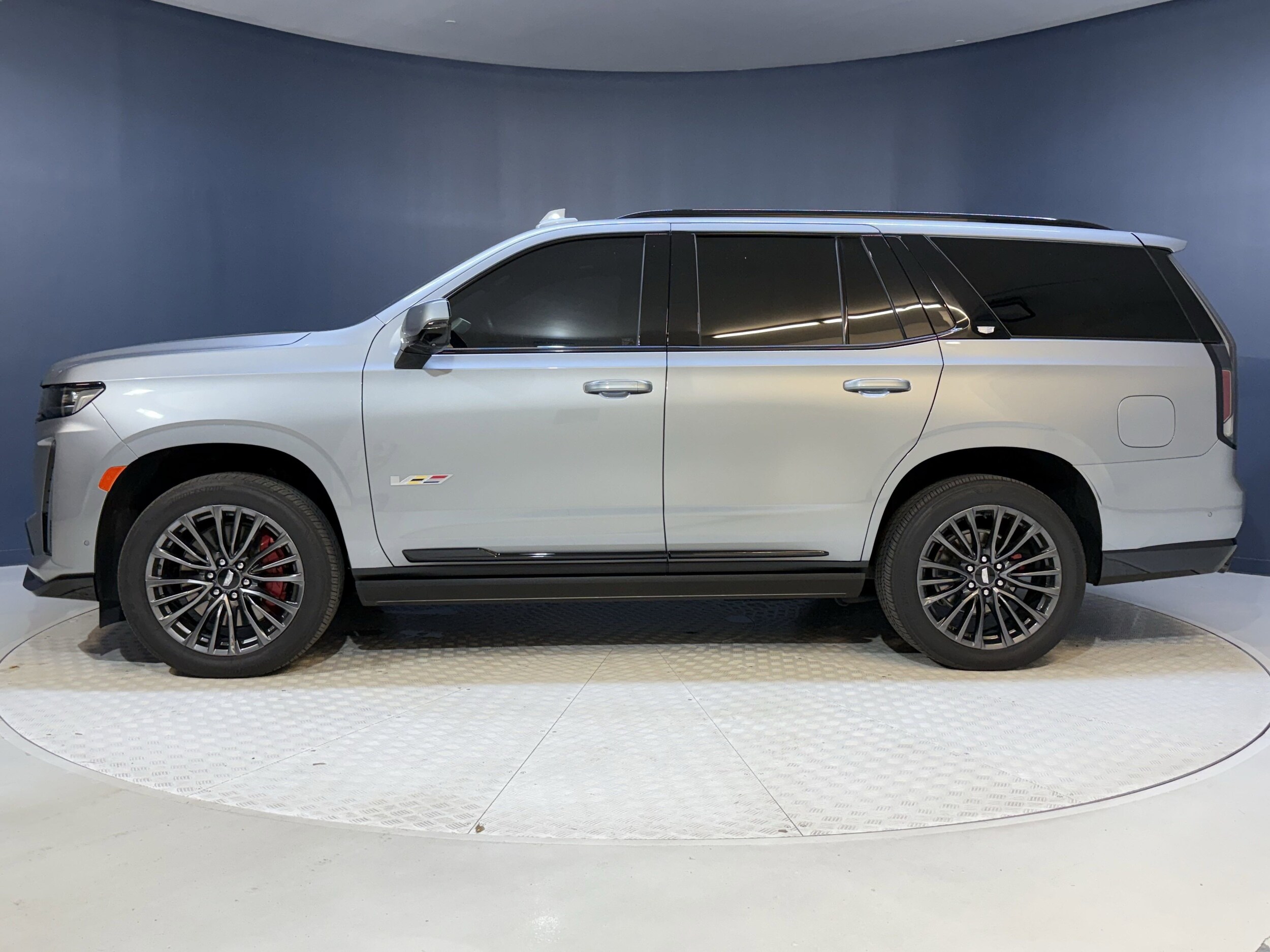 2023 Cadillac Escalade V-Series photo 2
