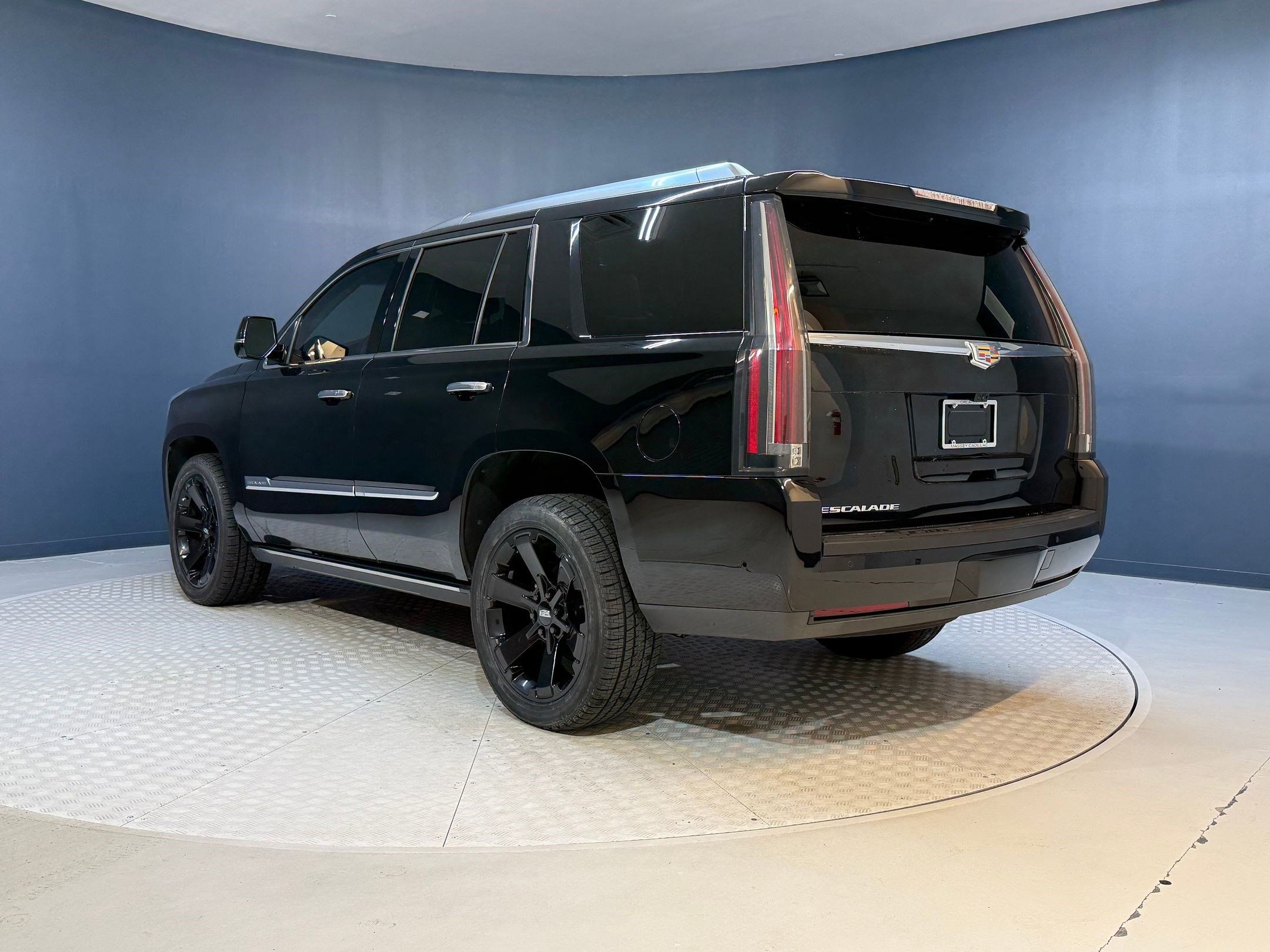 2019 Cadillac Escalade Premium Luxury photo 3