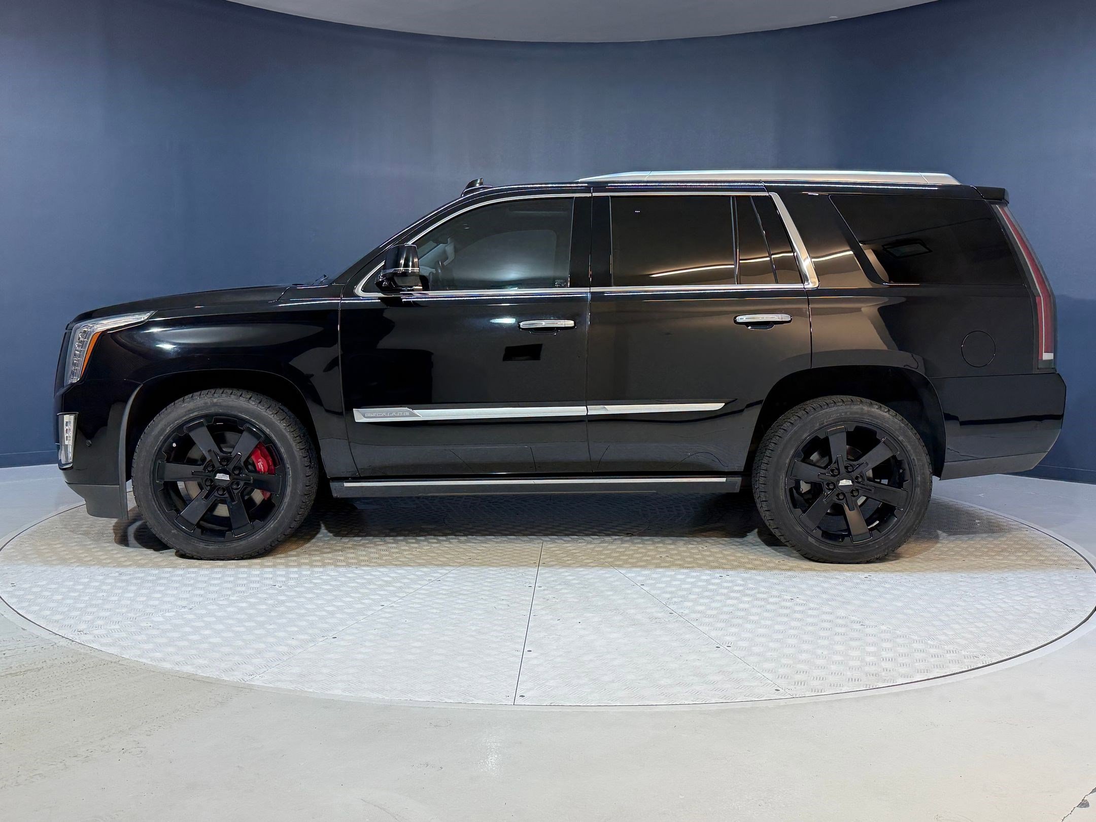 2019 Cadillac Escalade Premium Luxury photo 2