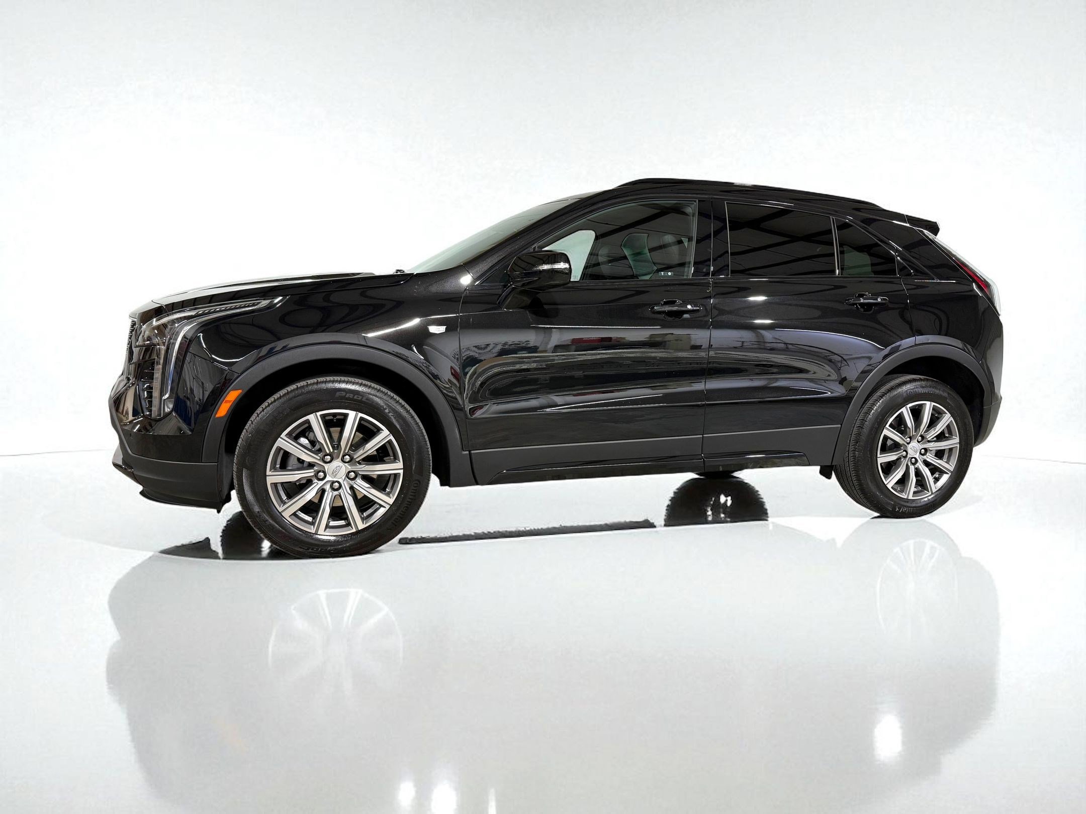 2023 Cadillac XT4 Sport photo 2