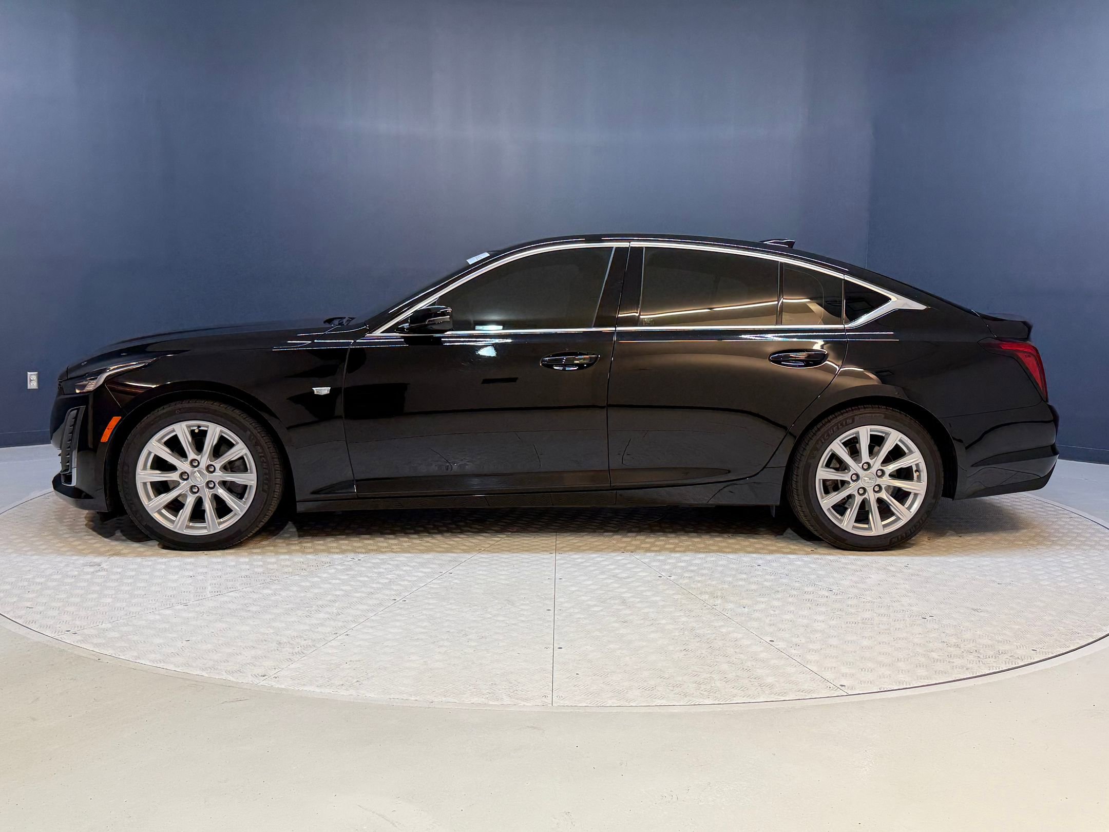 2024 Cadillac CT5 Luxury photo 2