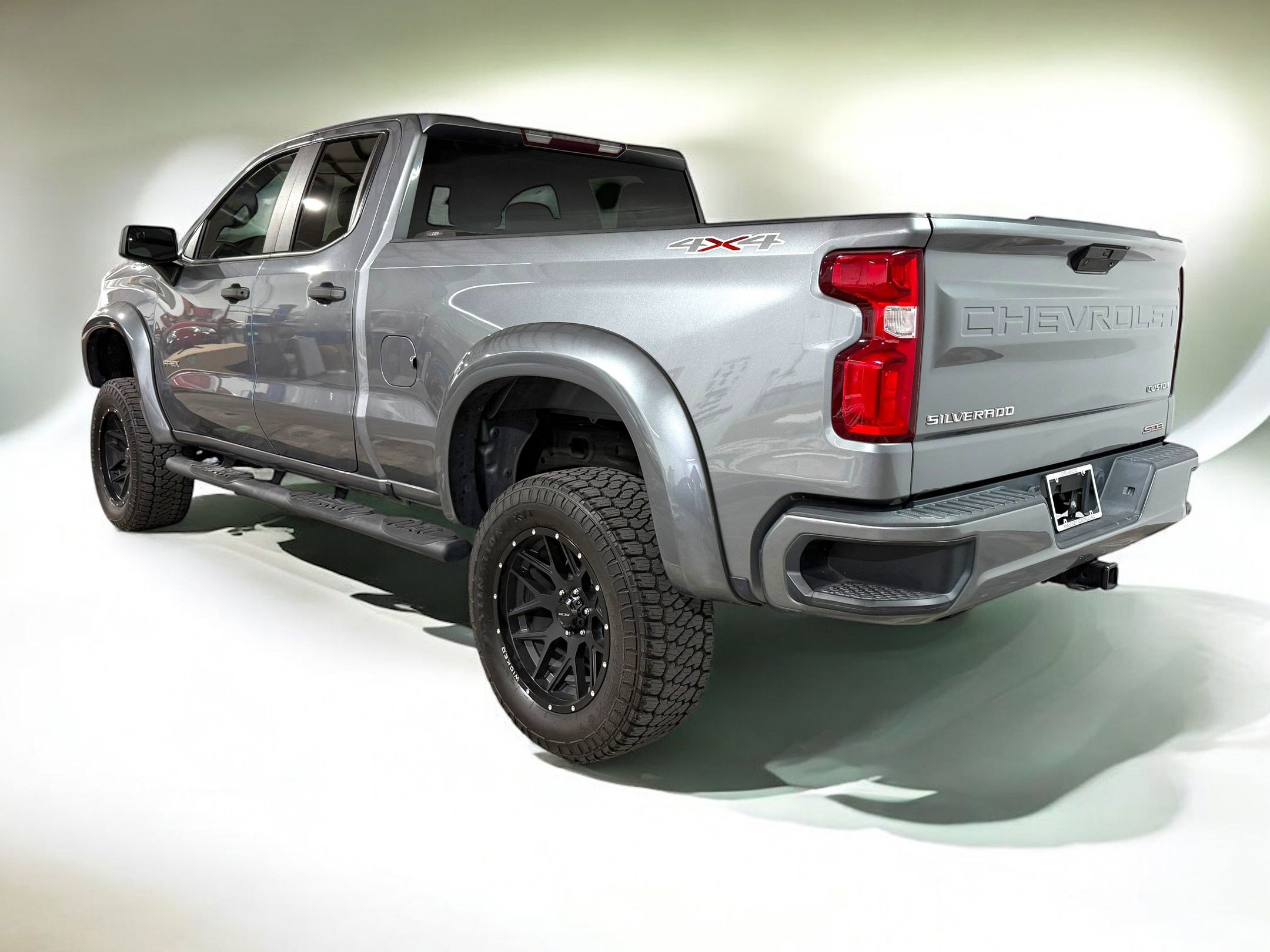2020 Chevrolet Silverado 1500 Custom photo 2