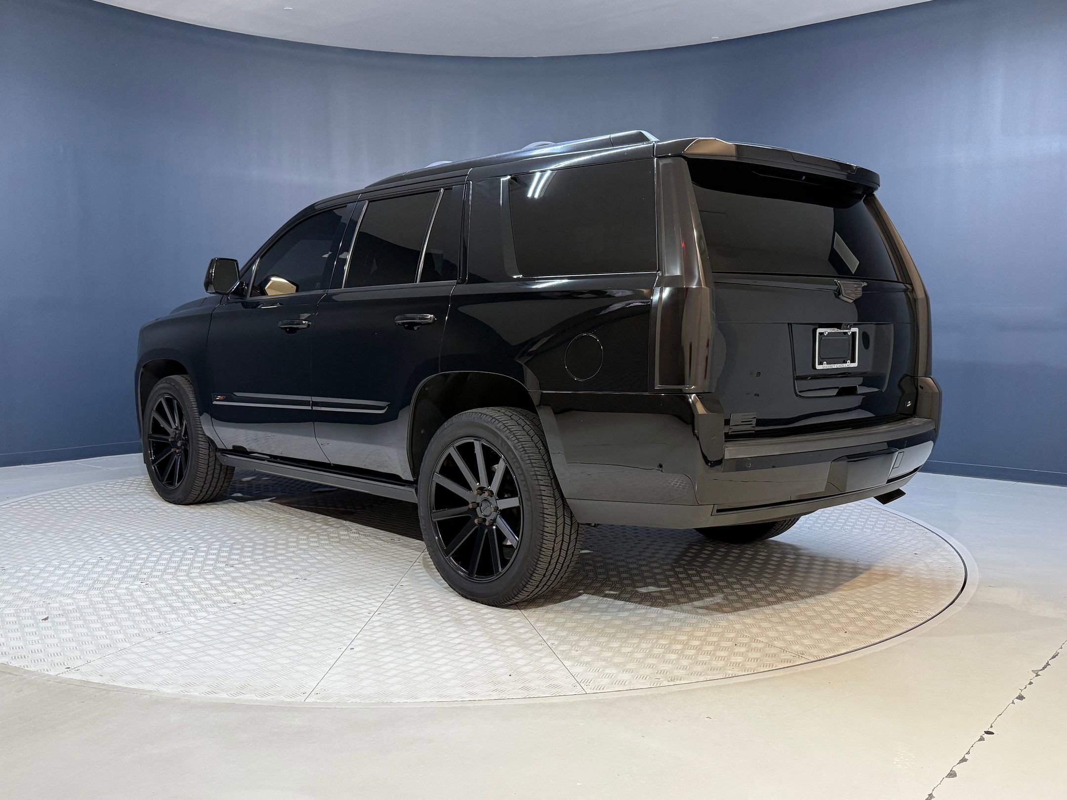 2019 Cadillac Escalade Platinum photo 3