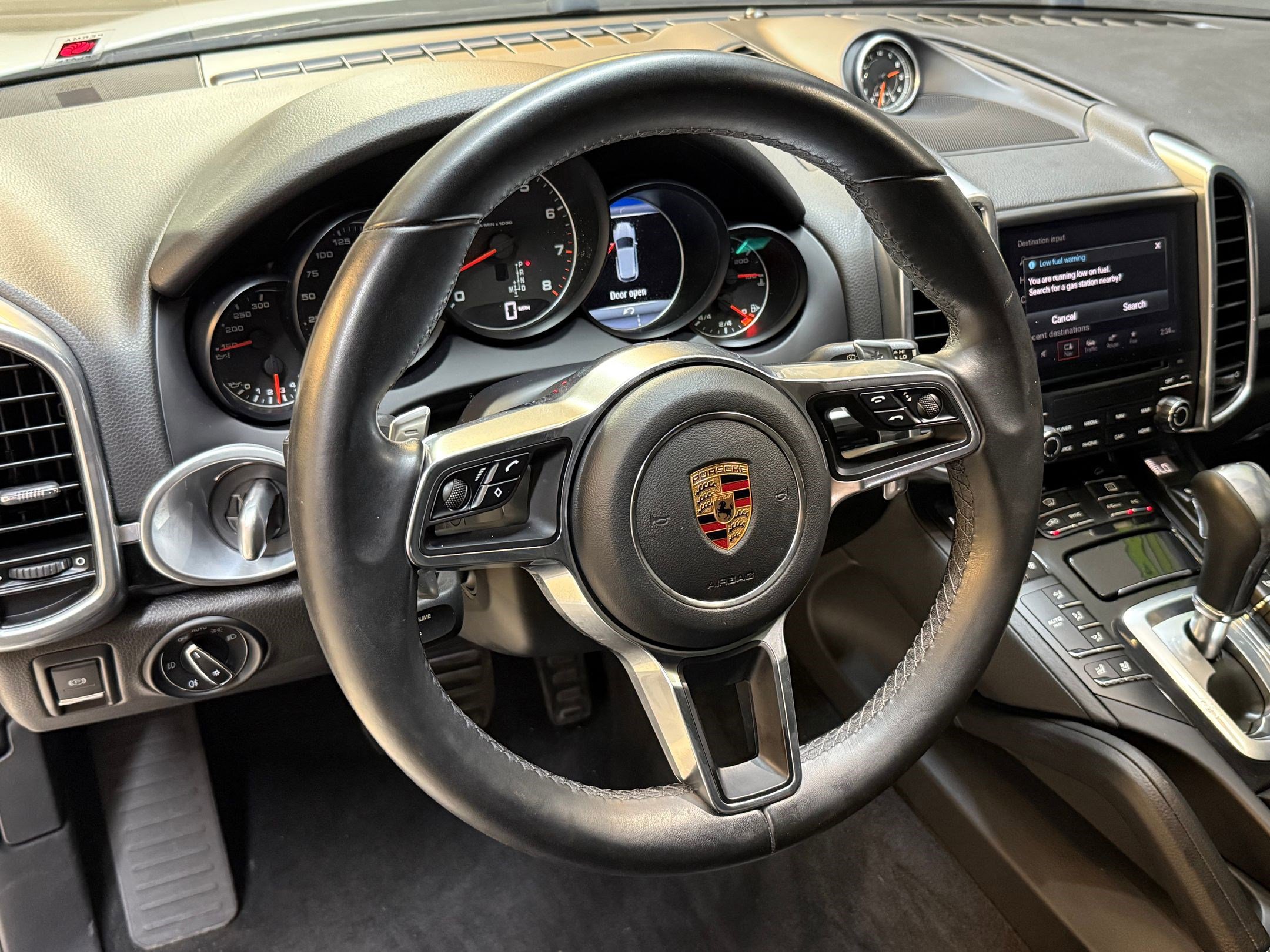 2018 Porsche Cayenne Base Platinum Edition photo 4