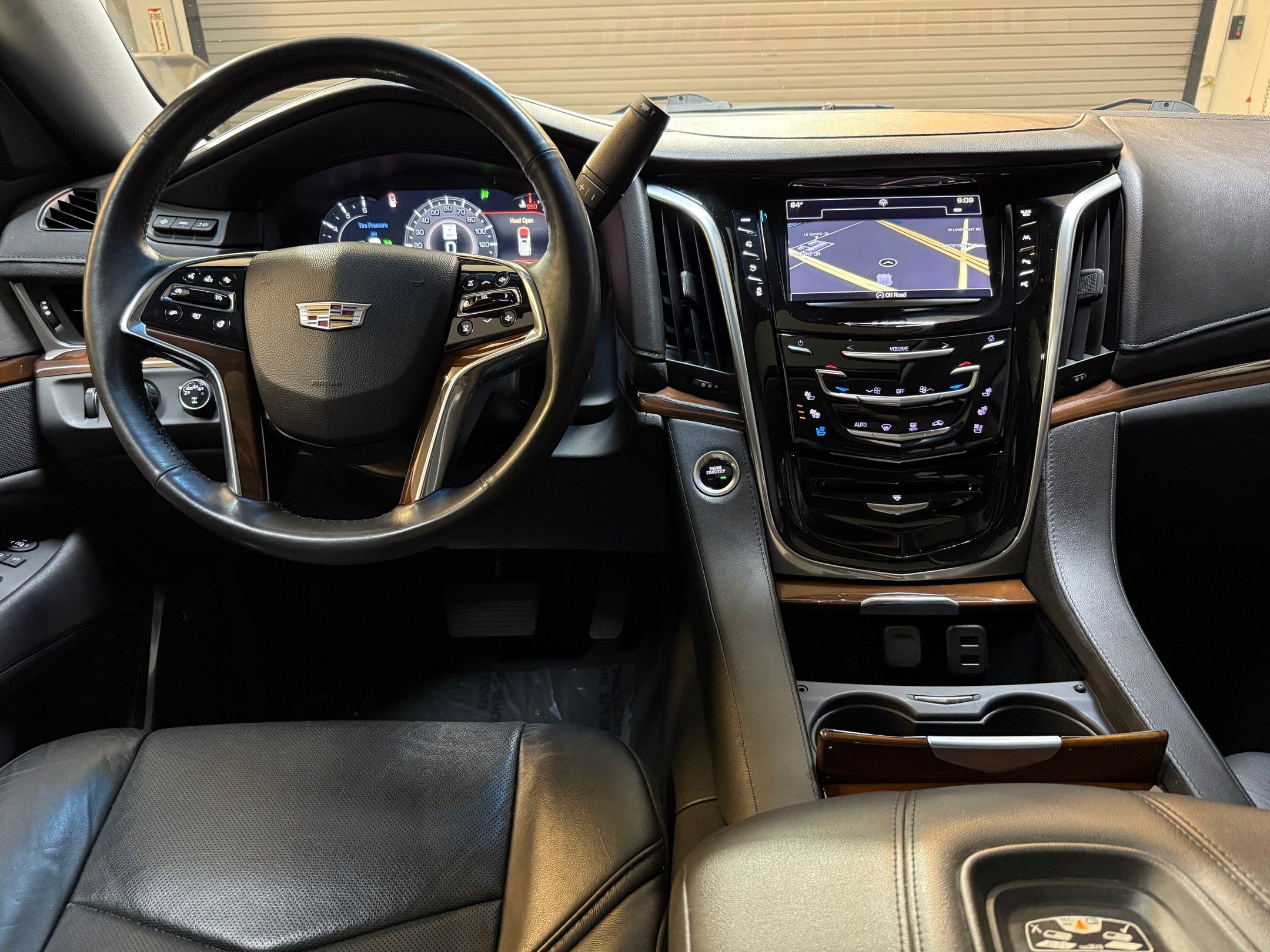 2019 Cadillac Escalade Premium Luxury photo 4