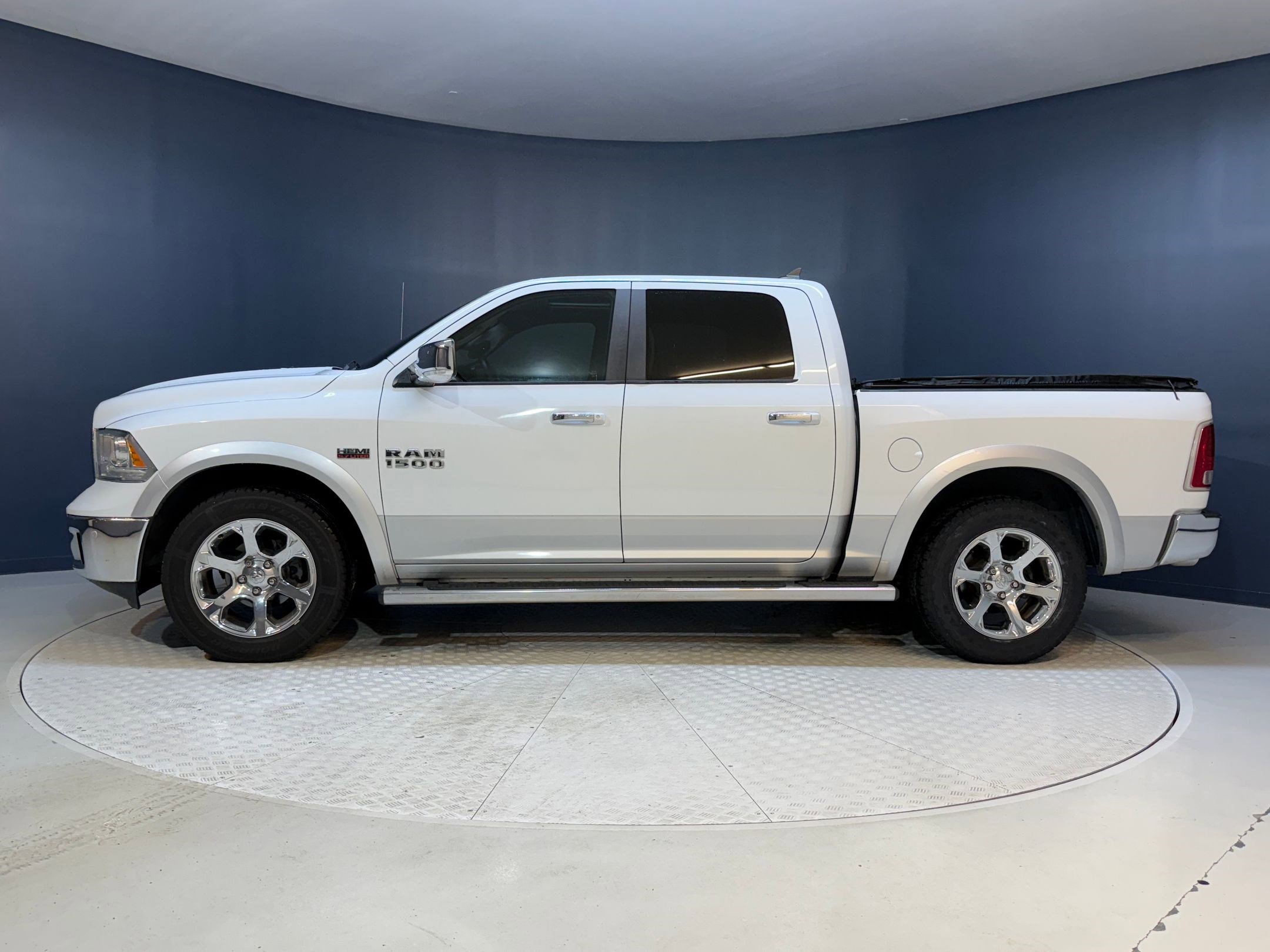 2016 Ram 1500 Laramie photo 2