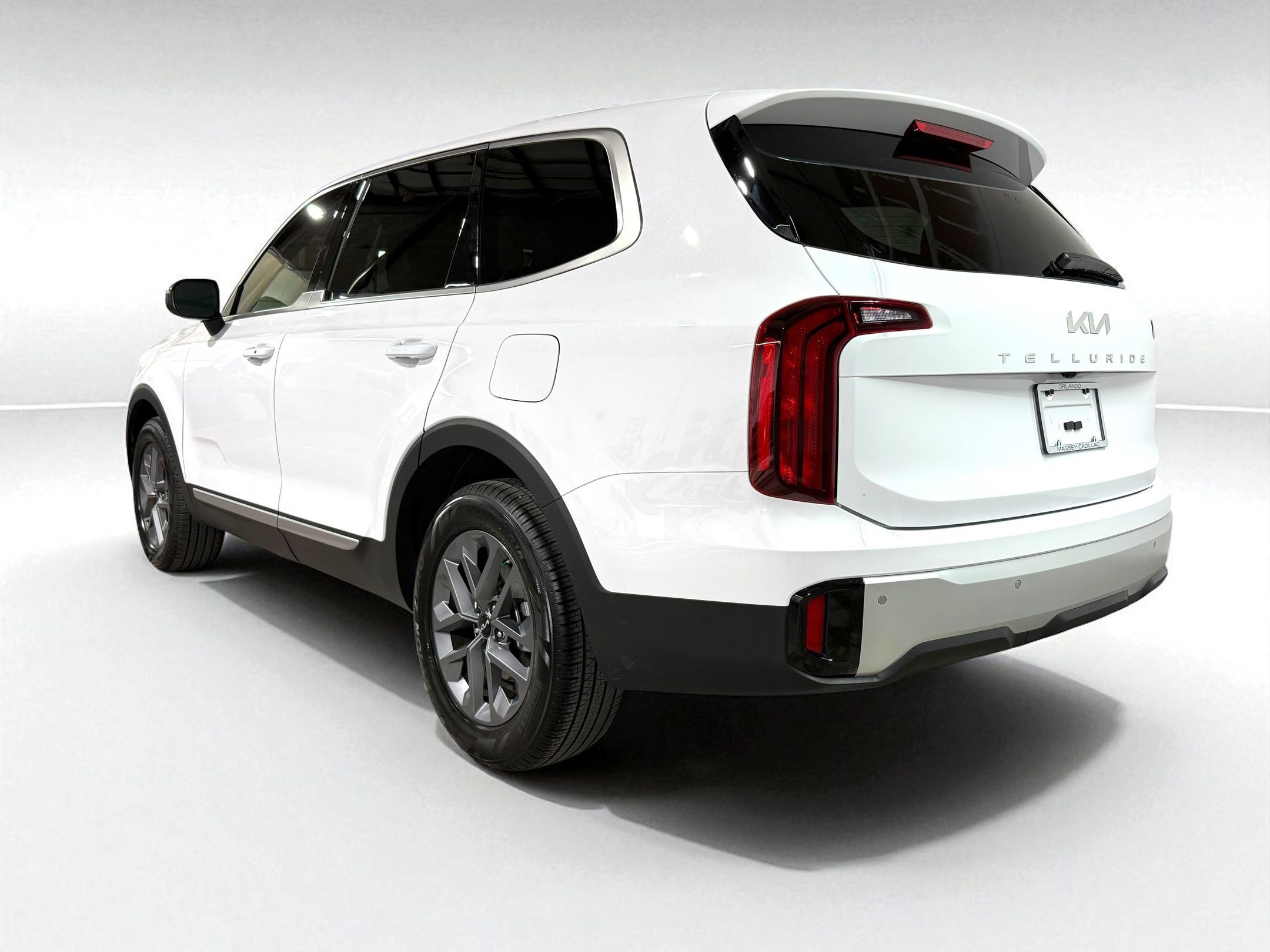 2024 Kia Telluride LX photo 3