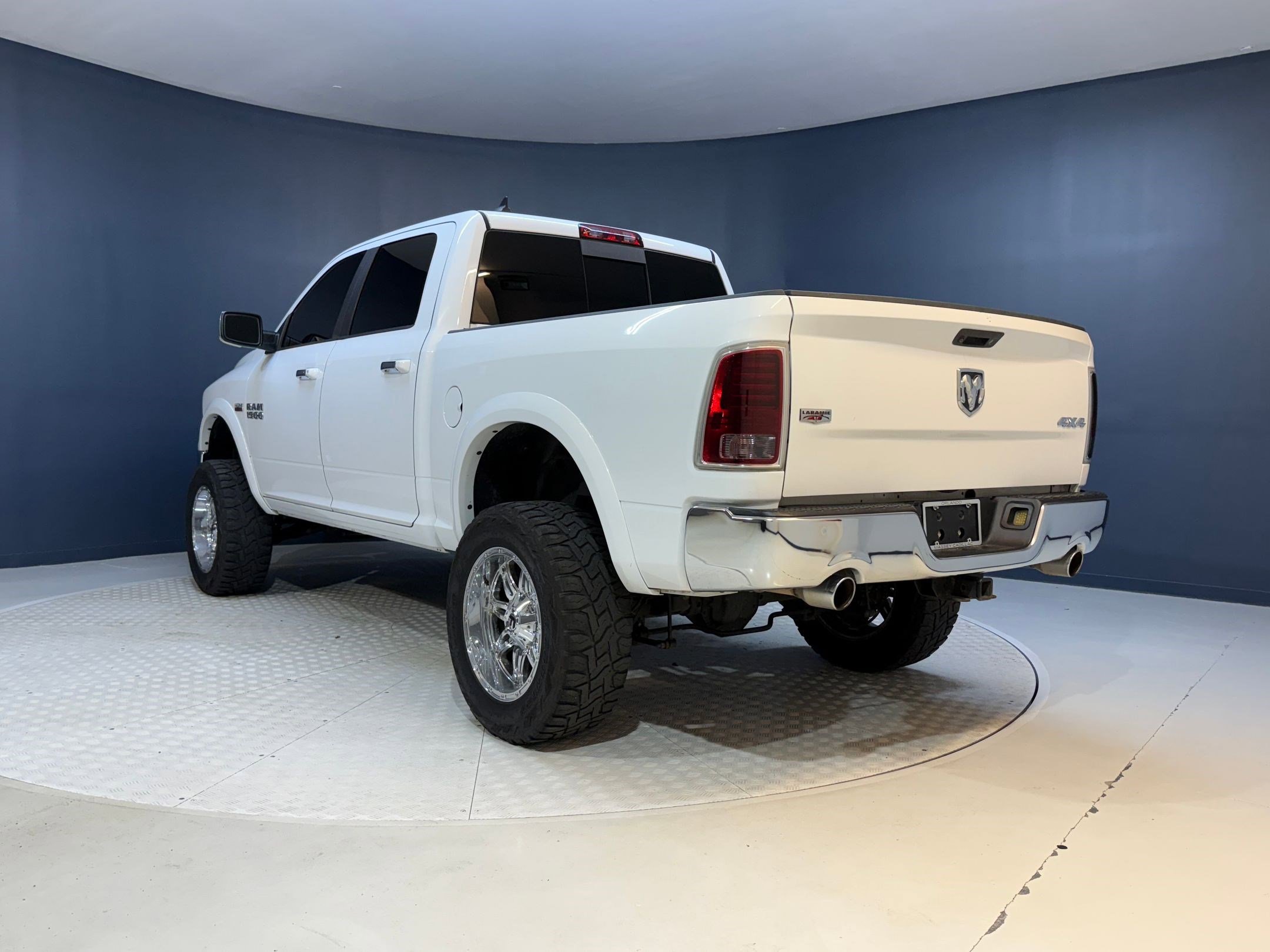 2016 Ram 1500 Laramie photo 2