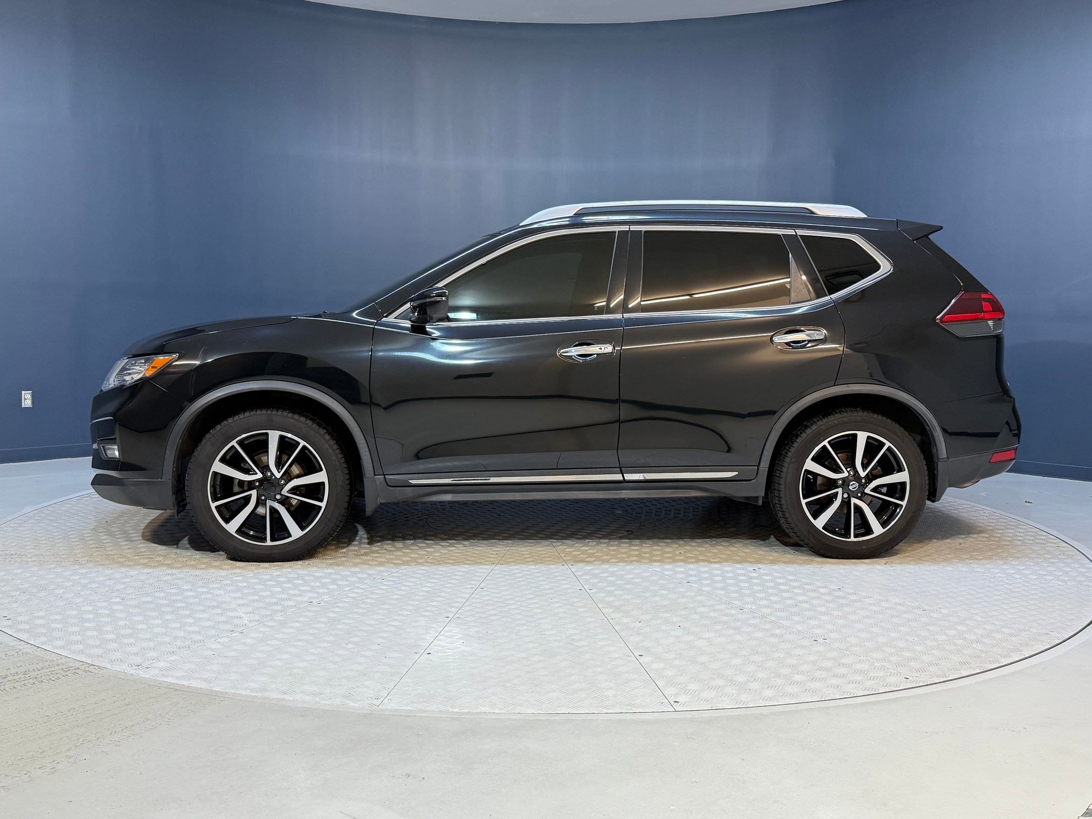 2018 Nissan Rogue SL photo 2