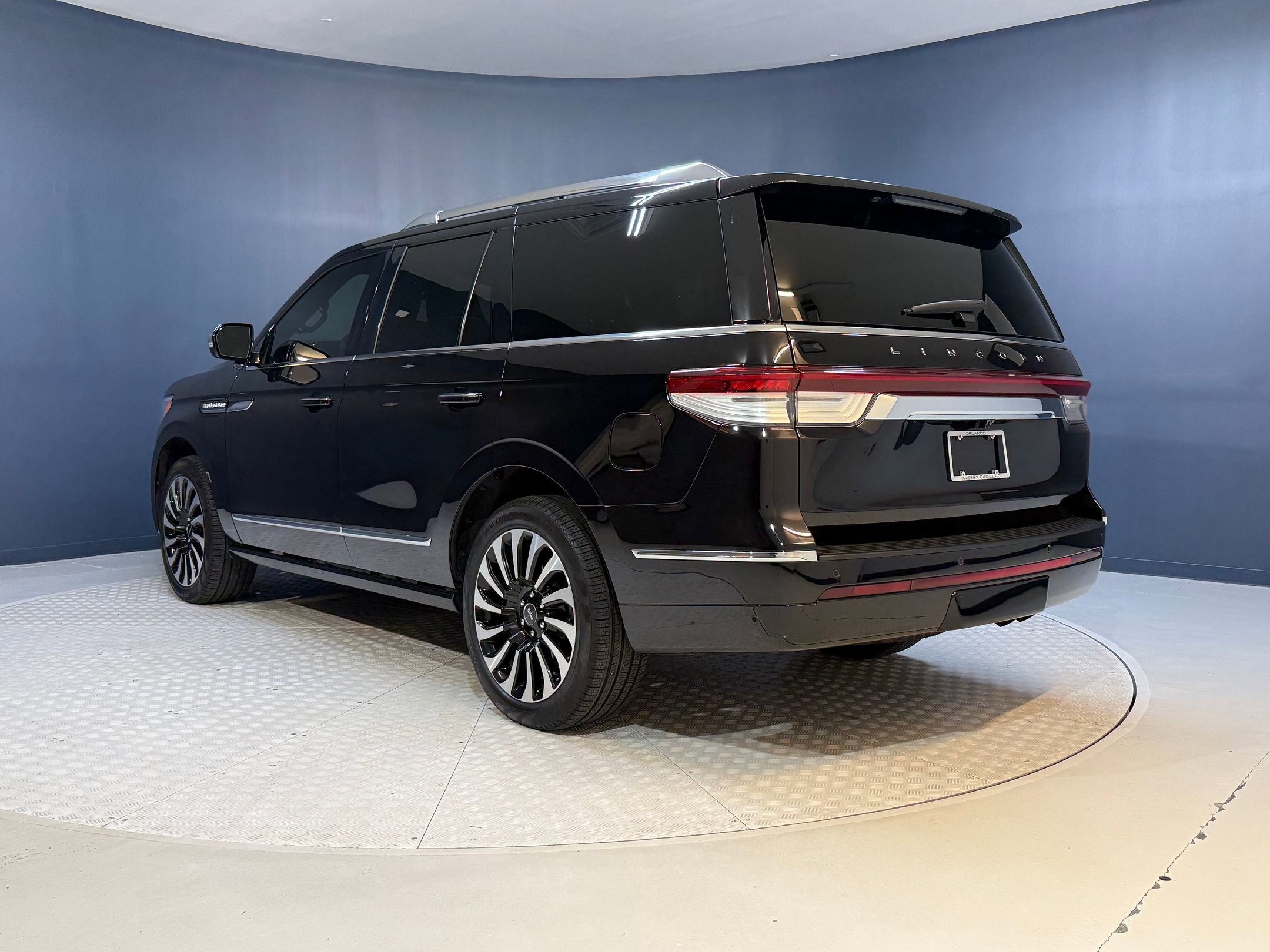 2022 Lincoln Navigator Black Label photo 3