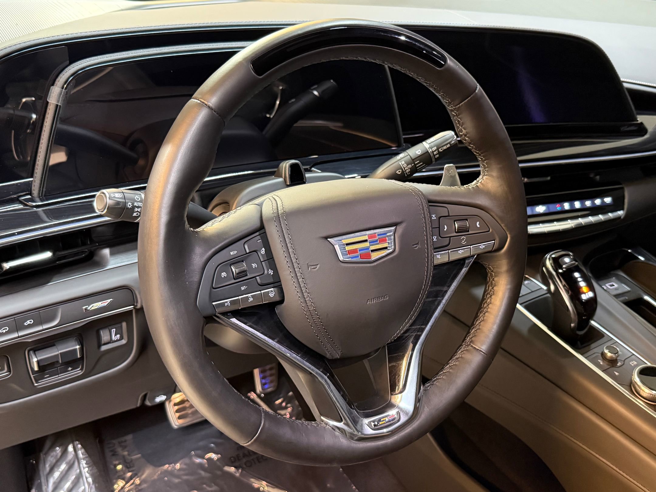 2023 Cadillac Escalade ESV V-Series photo 4