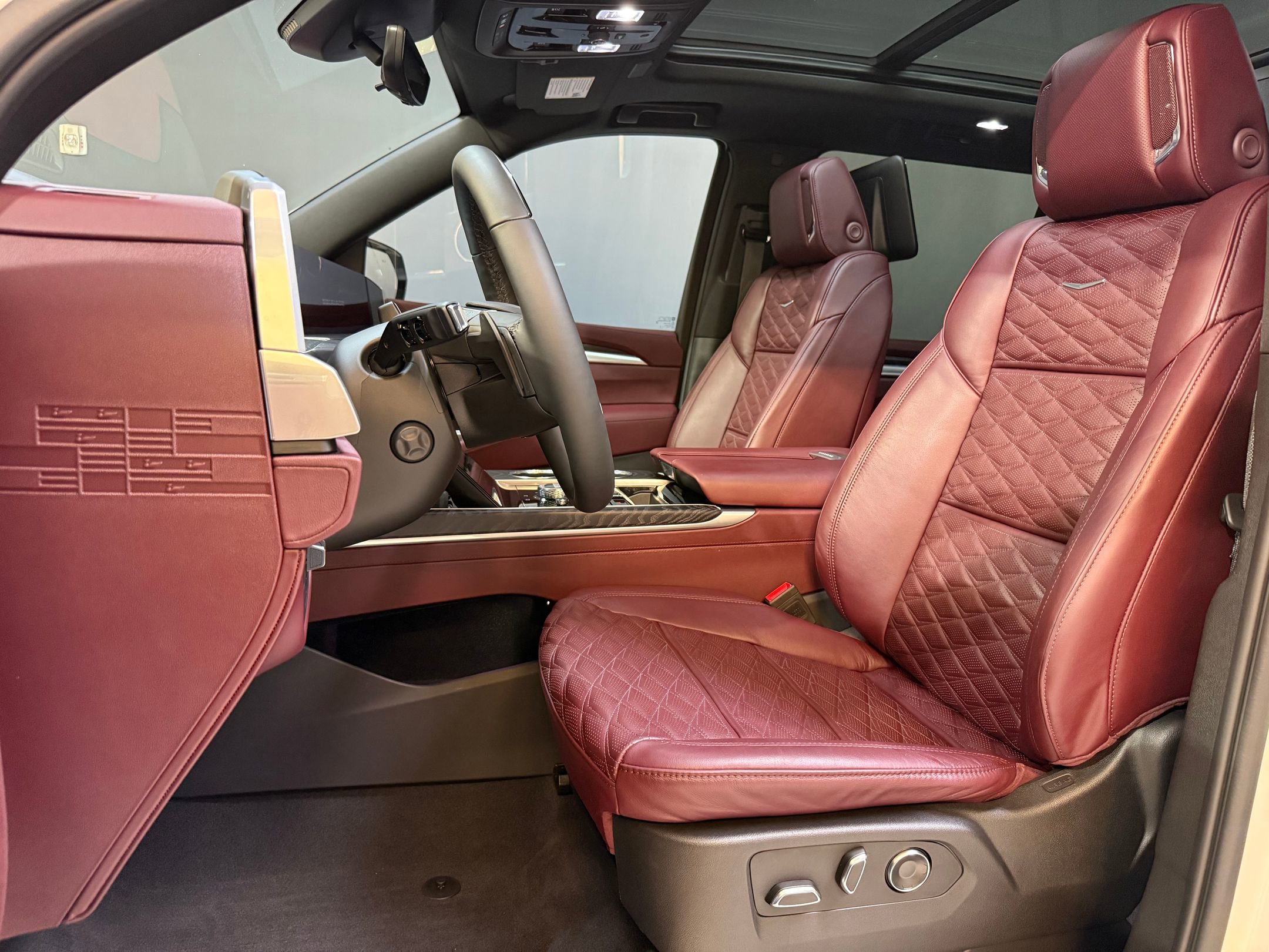 2025 Cadillac Escalade ESV Sport photo 3