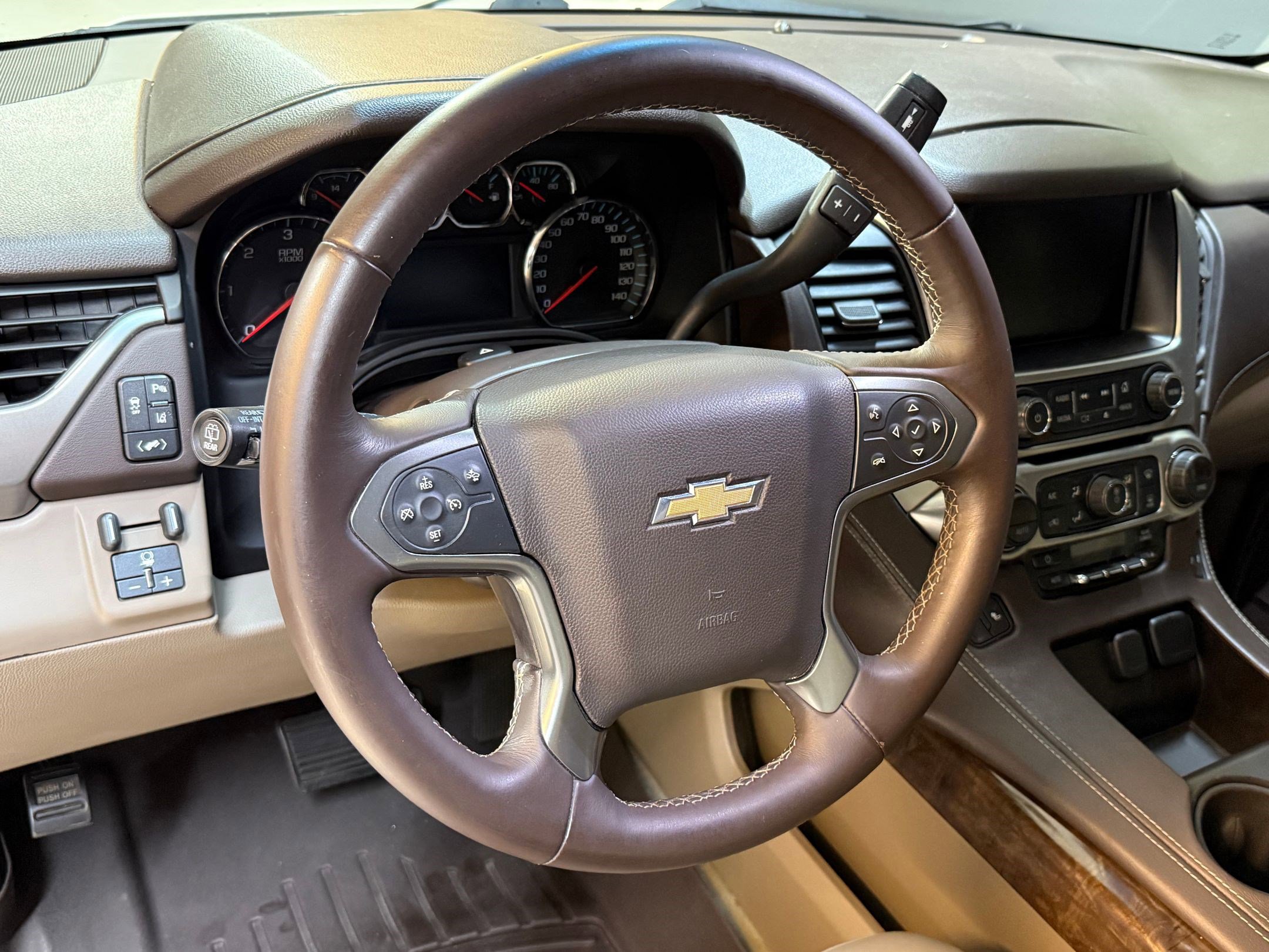 2015 Chevrolet Suburban 1500 LT photo 4