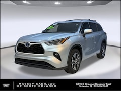 Used 2021 Toyota Highlander Hybrid Hybrid XLE SUV for sale in Fort Myers