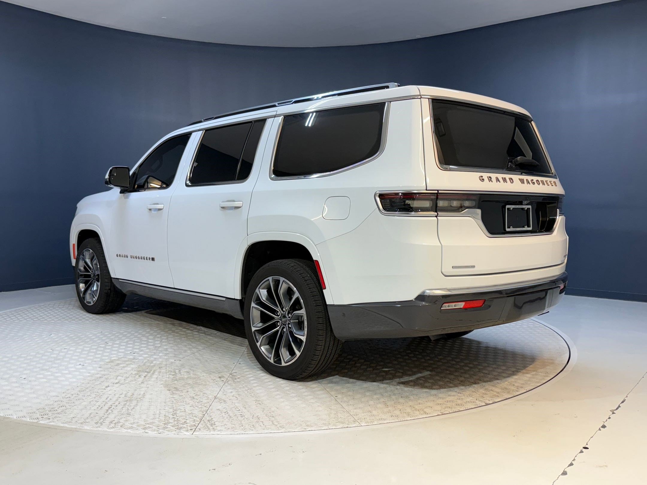 2022 Jeep Grand Wagoneer III photo 3