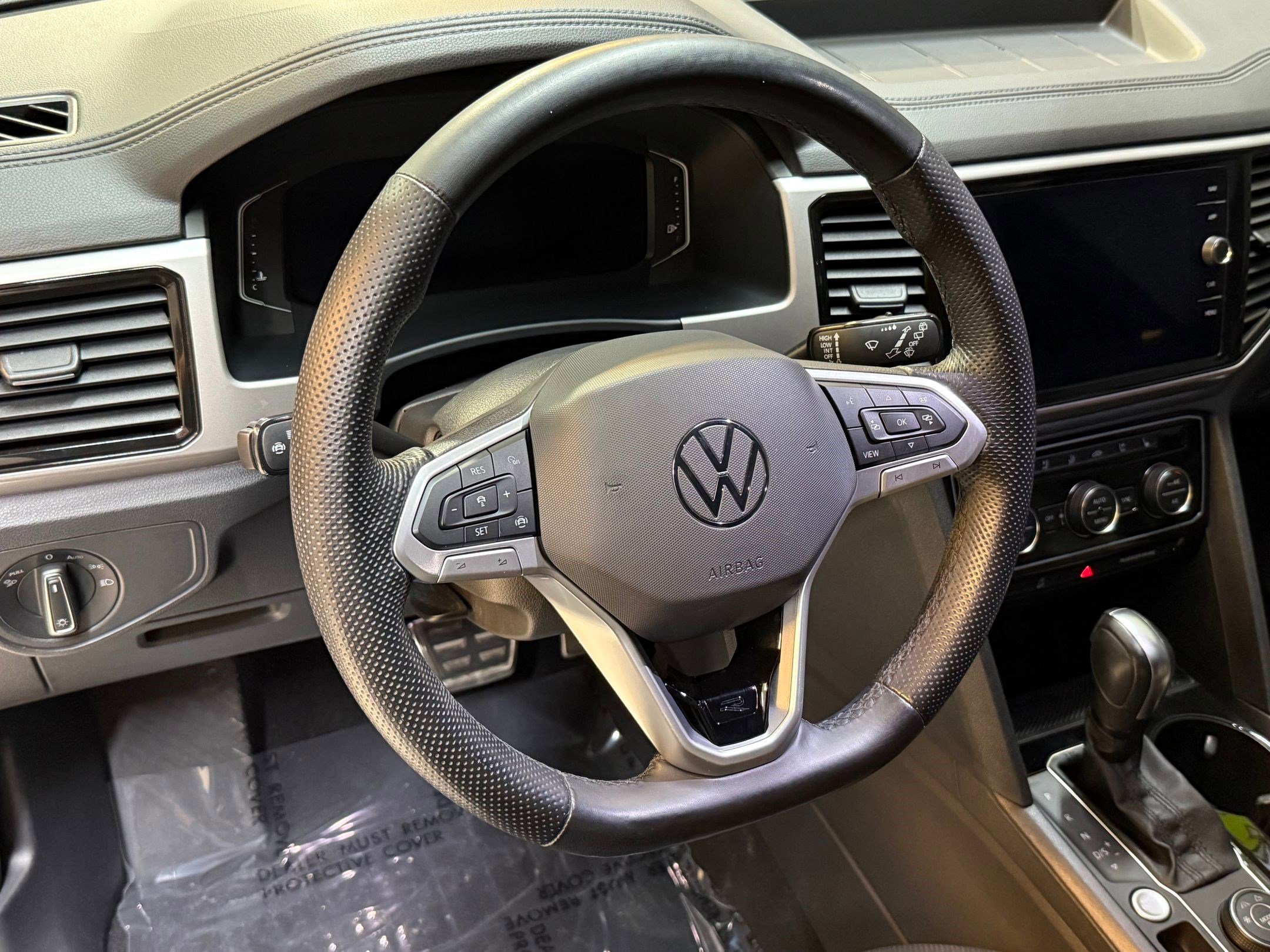 2020 Volkswagen Atlas Cross Sport V6 SEL Premium R-Line photo 4