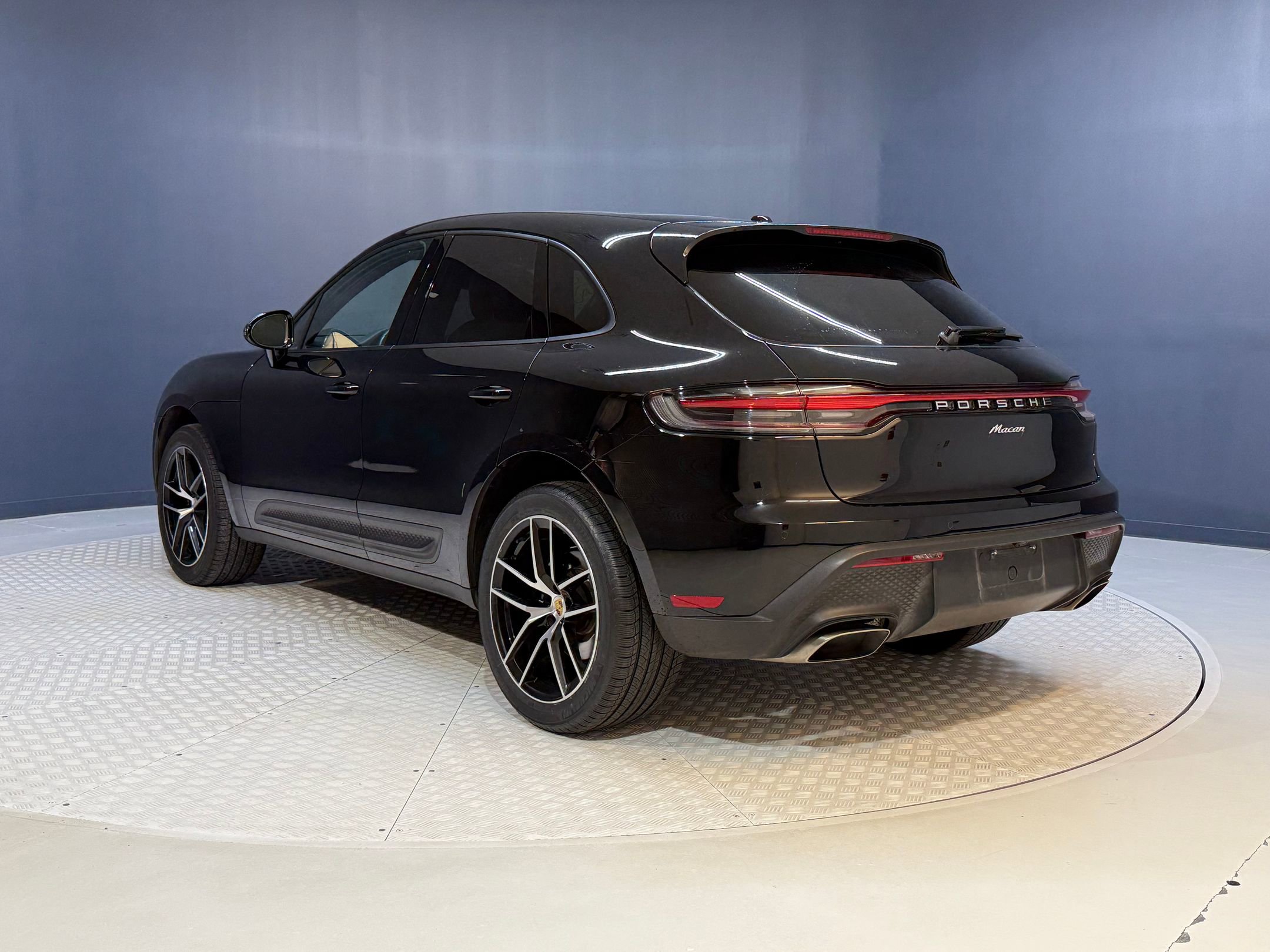 2023 Porsche Macan T photo 3