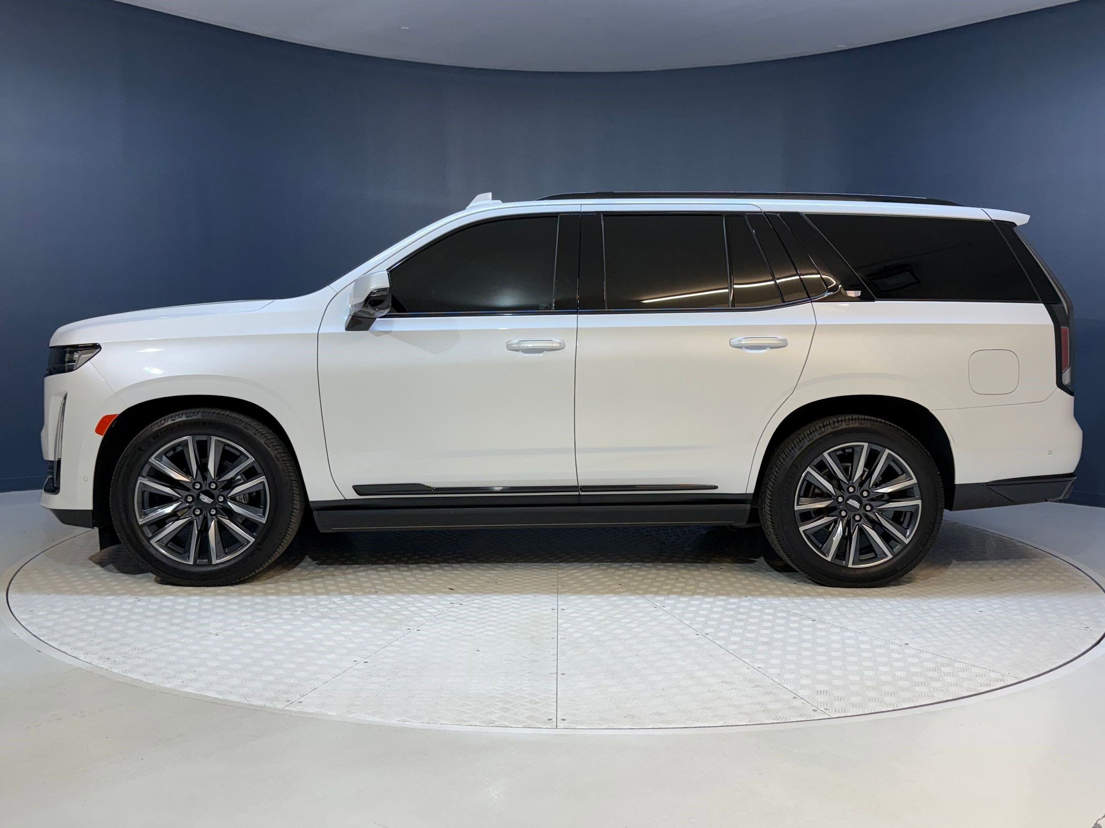 2021 Cadillac Escalade Sport photo 2