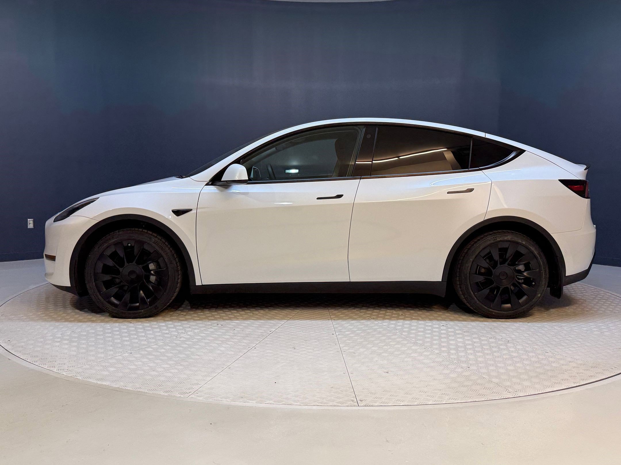 2022 Tesla Model Y Long Range photo 2