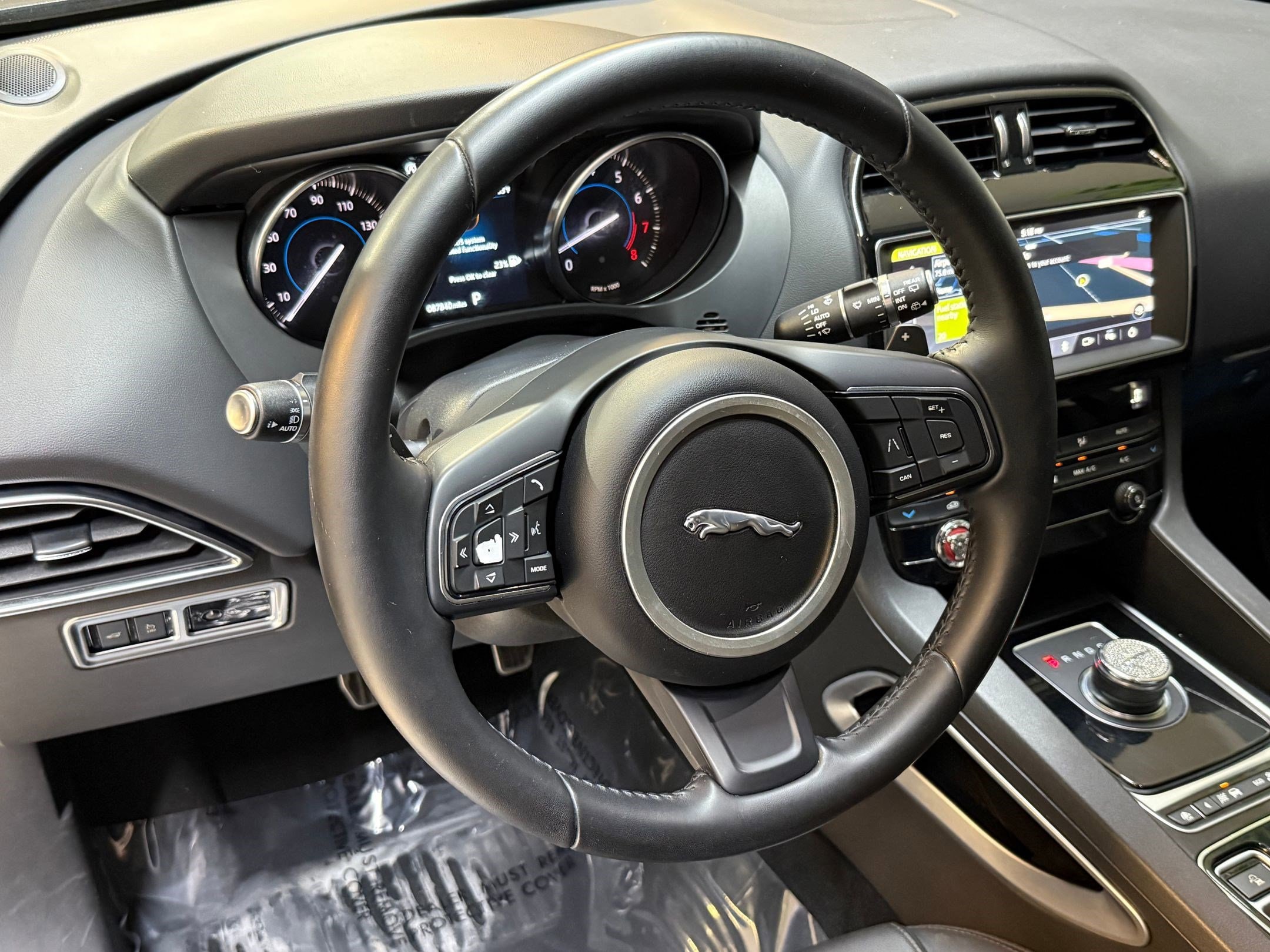 2019 Jaguar F-PACE photo 4
