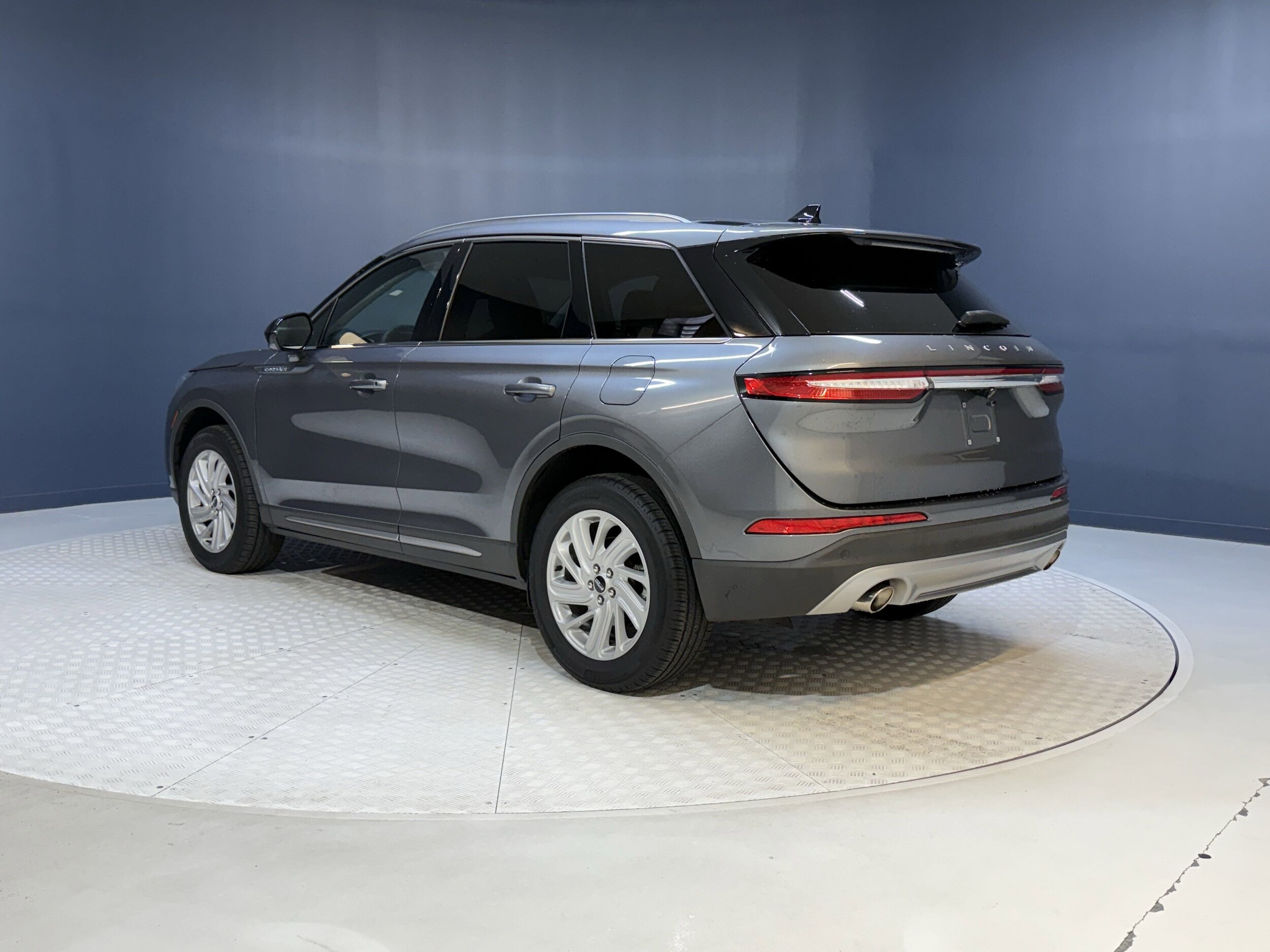 2022 Lincoln Corsair Standard photo 3